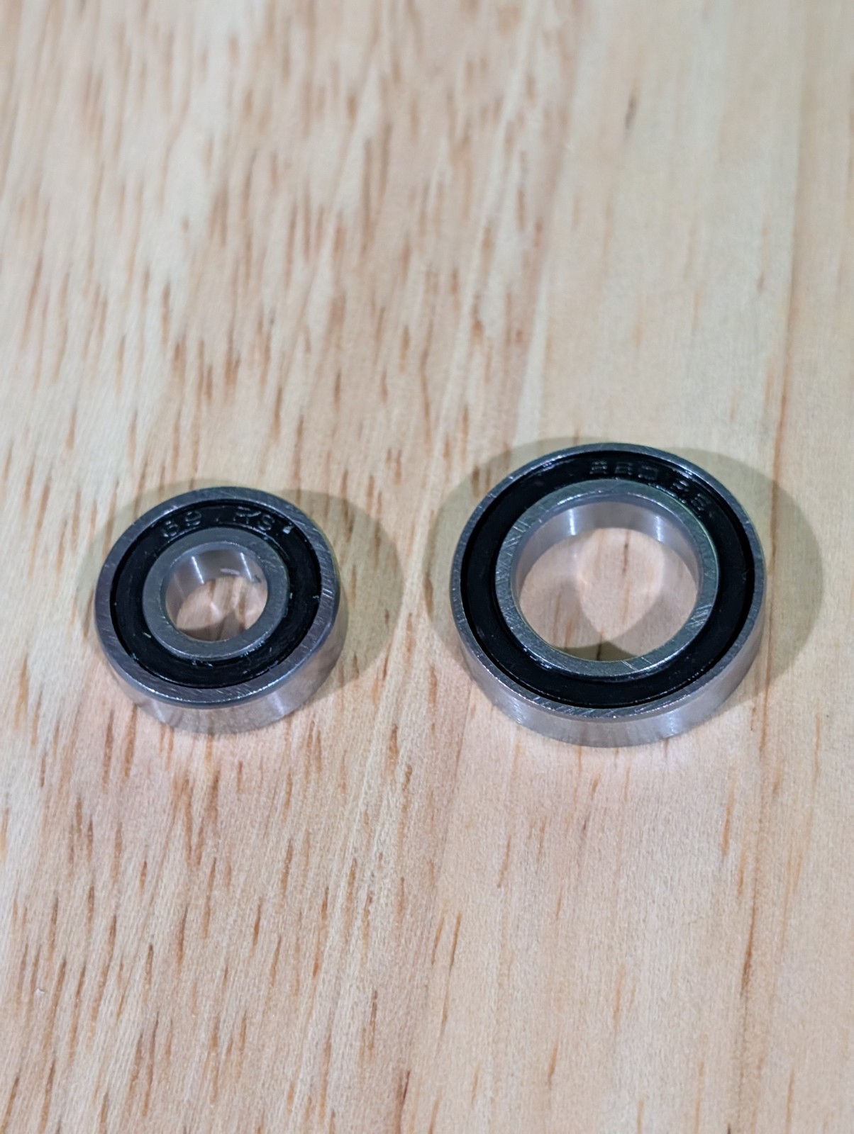 Traxxas 3.3 bearings fits 2.5/3.3 engines, fits tmaxx/revo/jato/slayer, etc