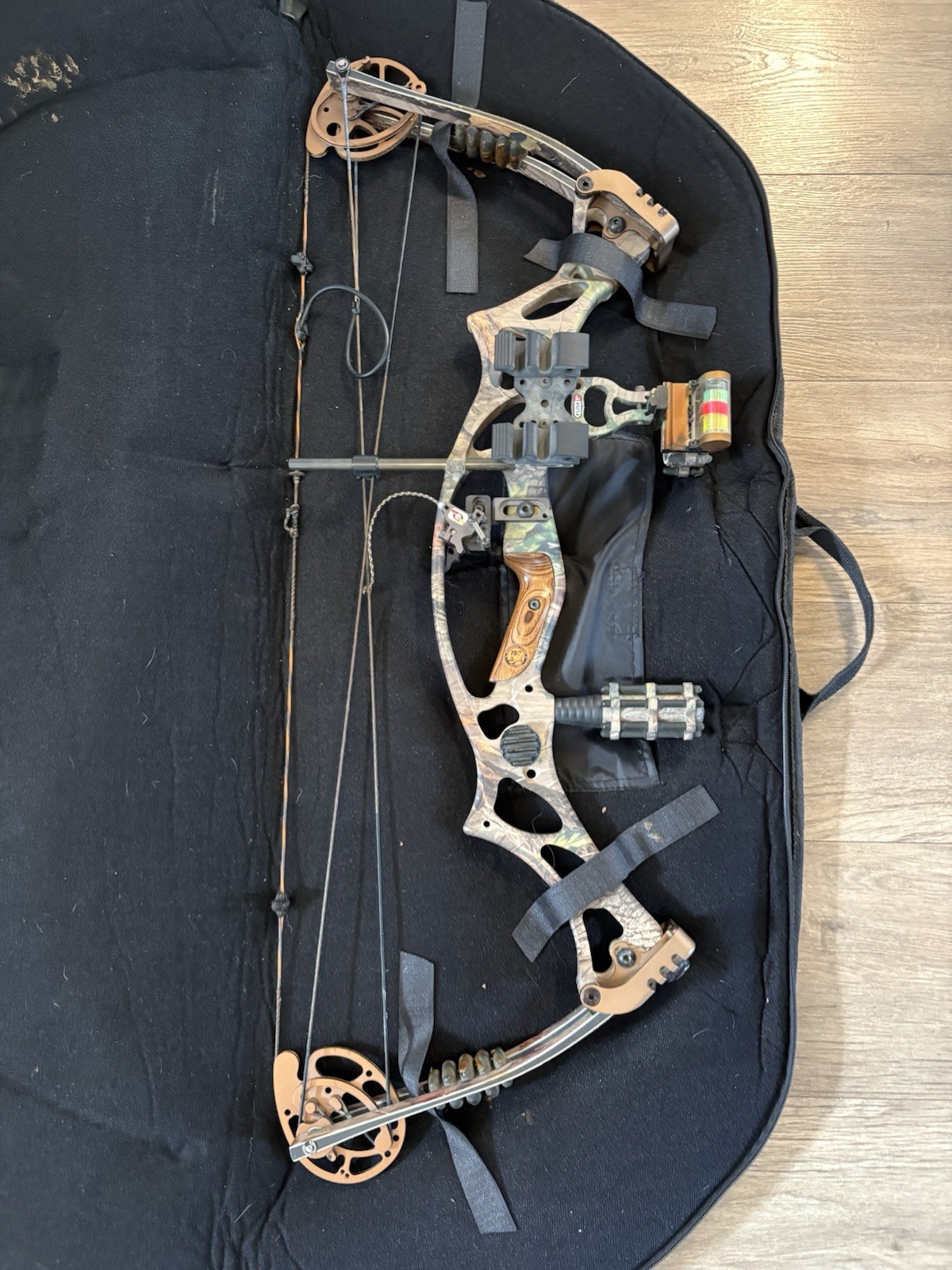 Hoyt Trykon RH Compound Bow 70lb With Accessories And Case