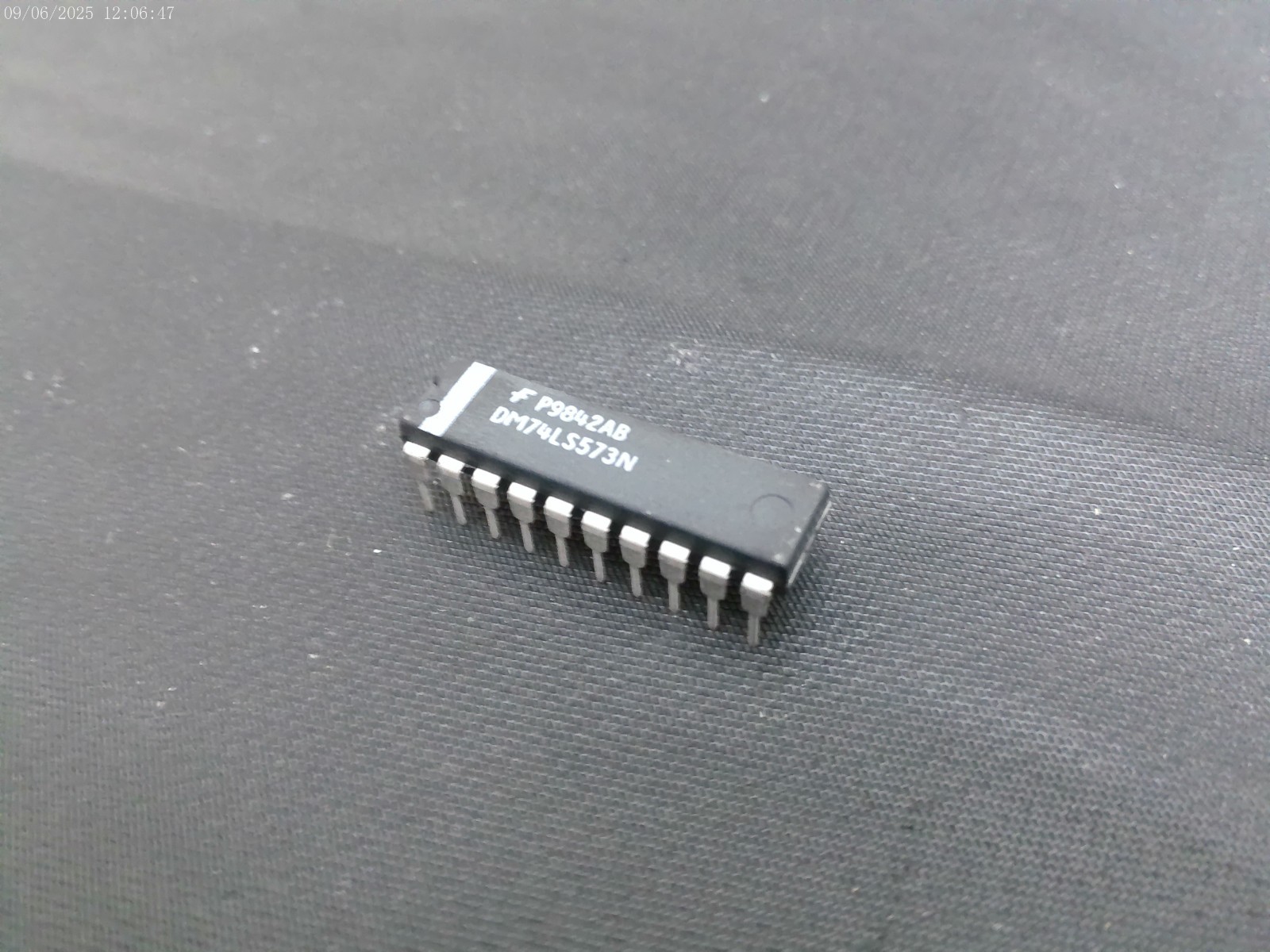 FAIRCHILD DM74LS573N IC LATCH OCTAL D-TYPE 3ST 20-DIP - USA SELLER FAST SHIPPING