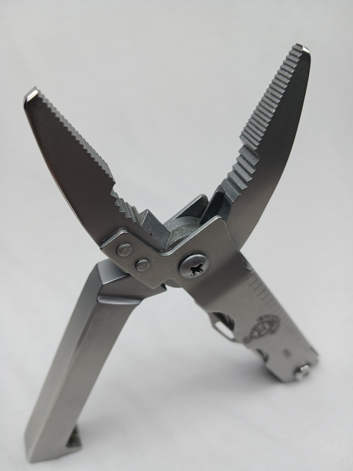 Kutmaster Multimaster 1044 Multi-Tool Pliers w/ Knife Saw File Hook Bit Driver