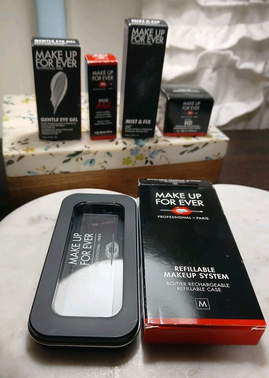 MAKE UP FOR EVER REFILLABLE MAKEUP SYSTEM REFILLABLE CASE M + 4 Minis as picture