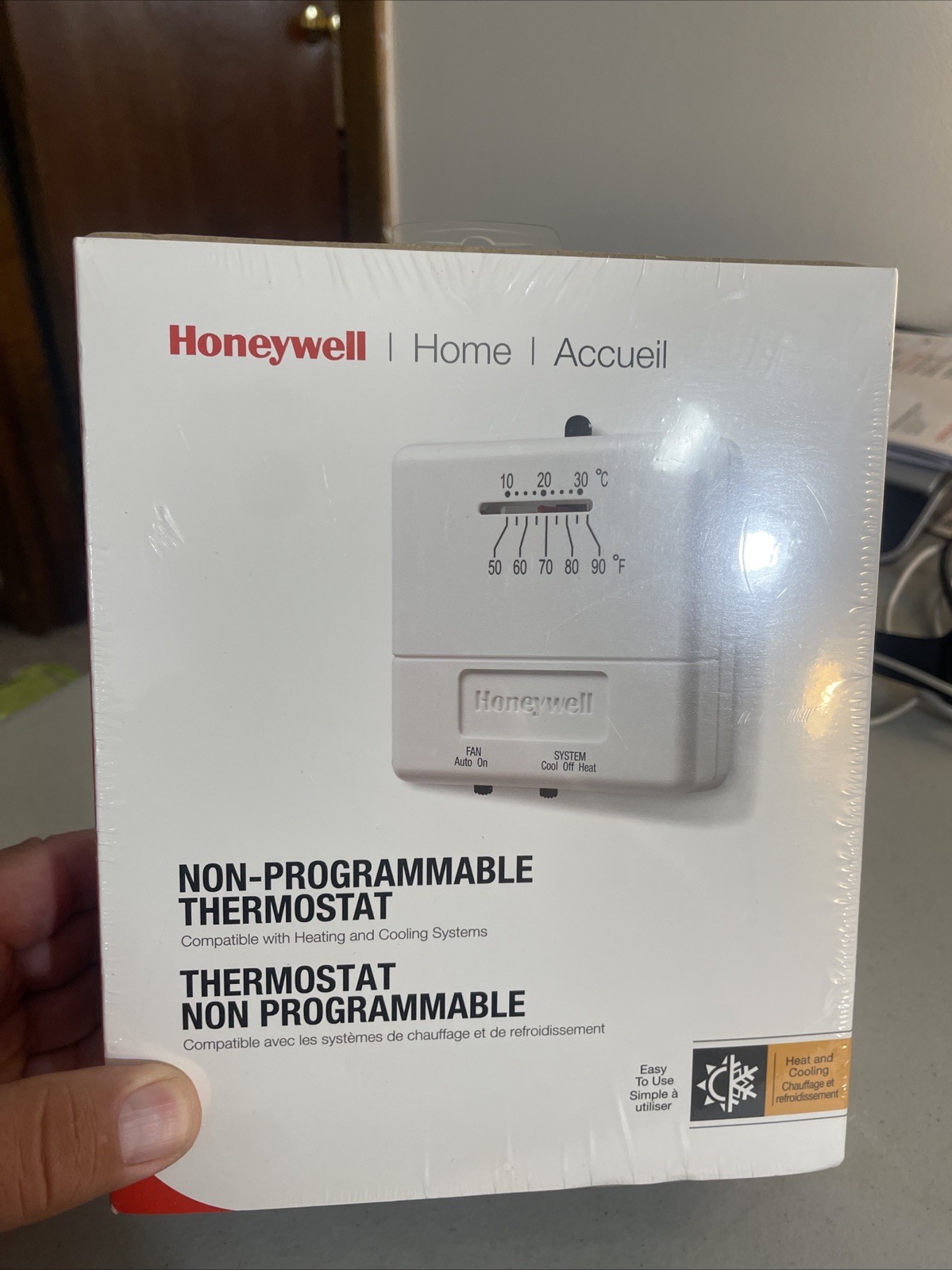 Honeywell Non- Programmable Thermostat Model CT31A. Brand New In Shrink Wrap