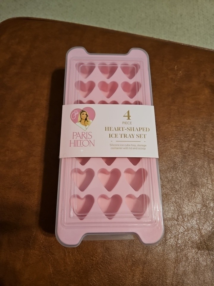 Paris Hilton 4 Piece Heart Shaped Ice Tray Set