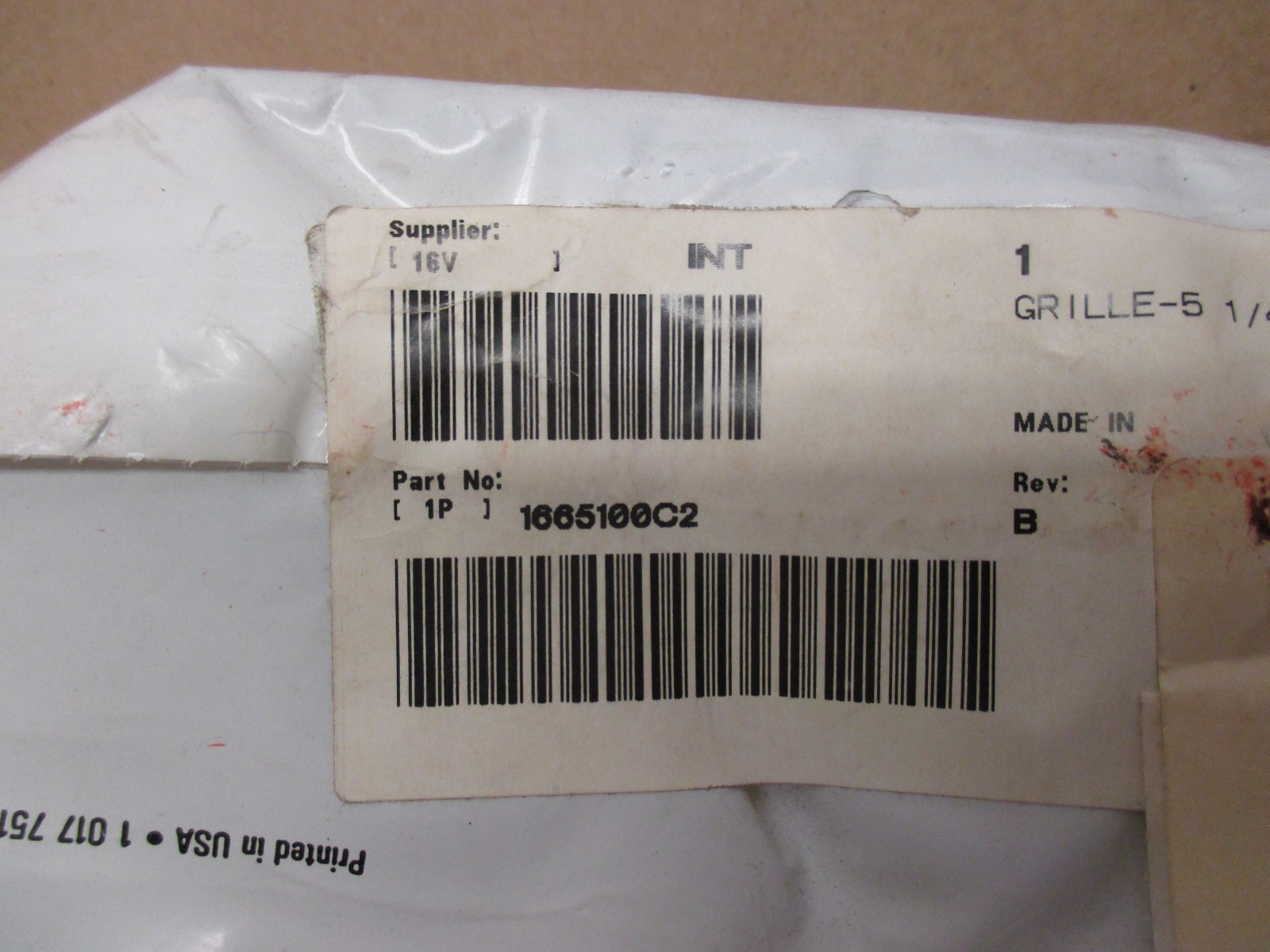 INTERNATIONAL GRILLE 1665100C2 NEW