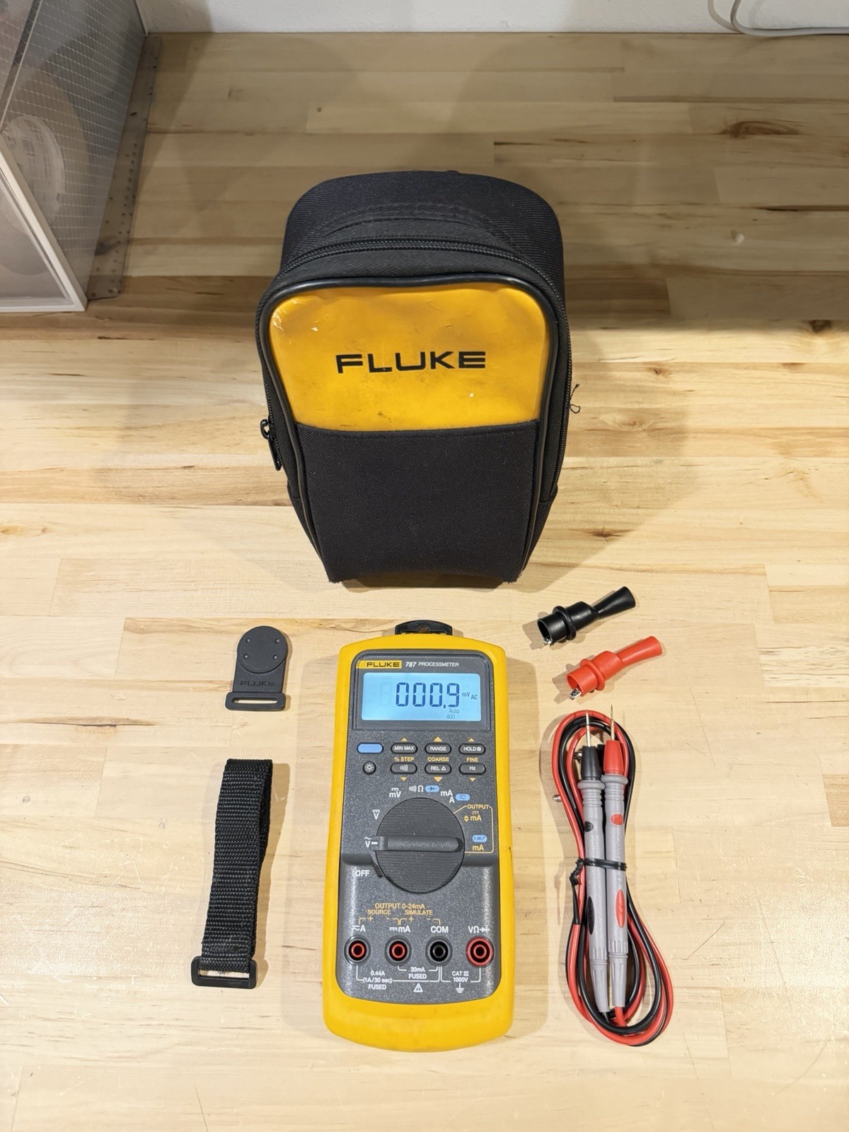 FLUKE 787 PROCESS METER W/ LEADS & BAG (EXCELLENT CONDITION)-FREE SHIPPING