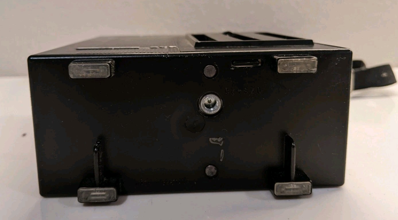 Metz 202 Flash unit, sync cord, battery holder, strap - untested