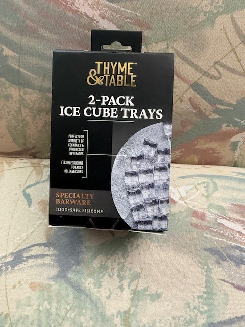 SILICONE LARGE SPECIALITY ICE CUBE TRAYS -STACKABLE - 2 PACK - NEW