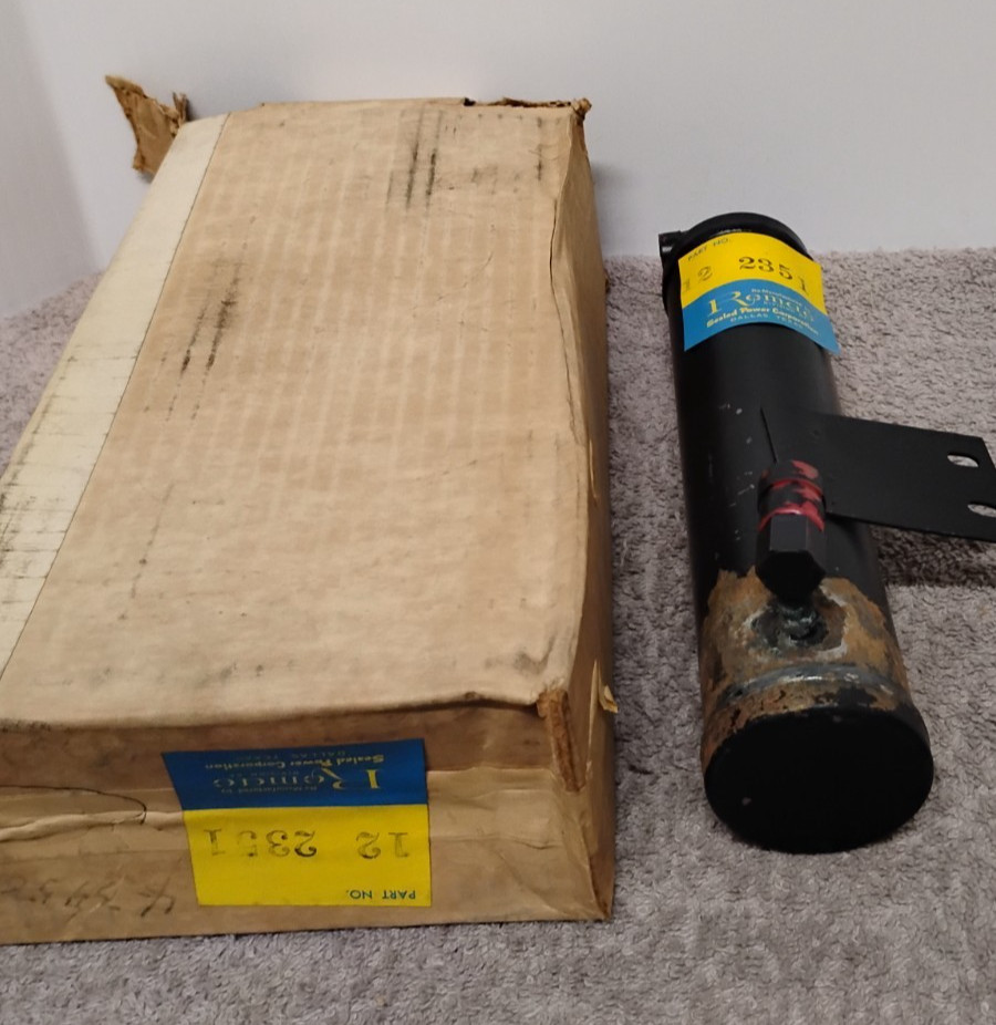 NOS Remac Division Sealed Power Corp 12–2351 Receiver Filter Drier. (00)