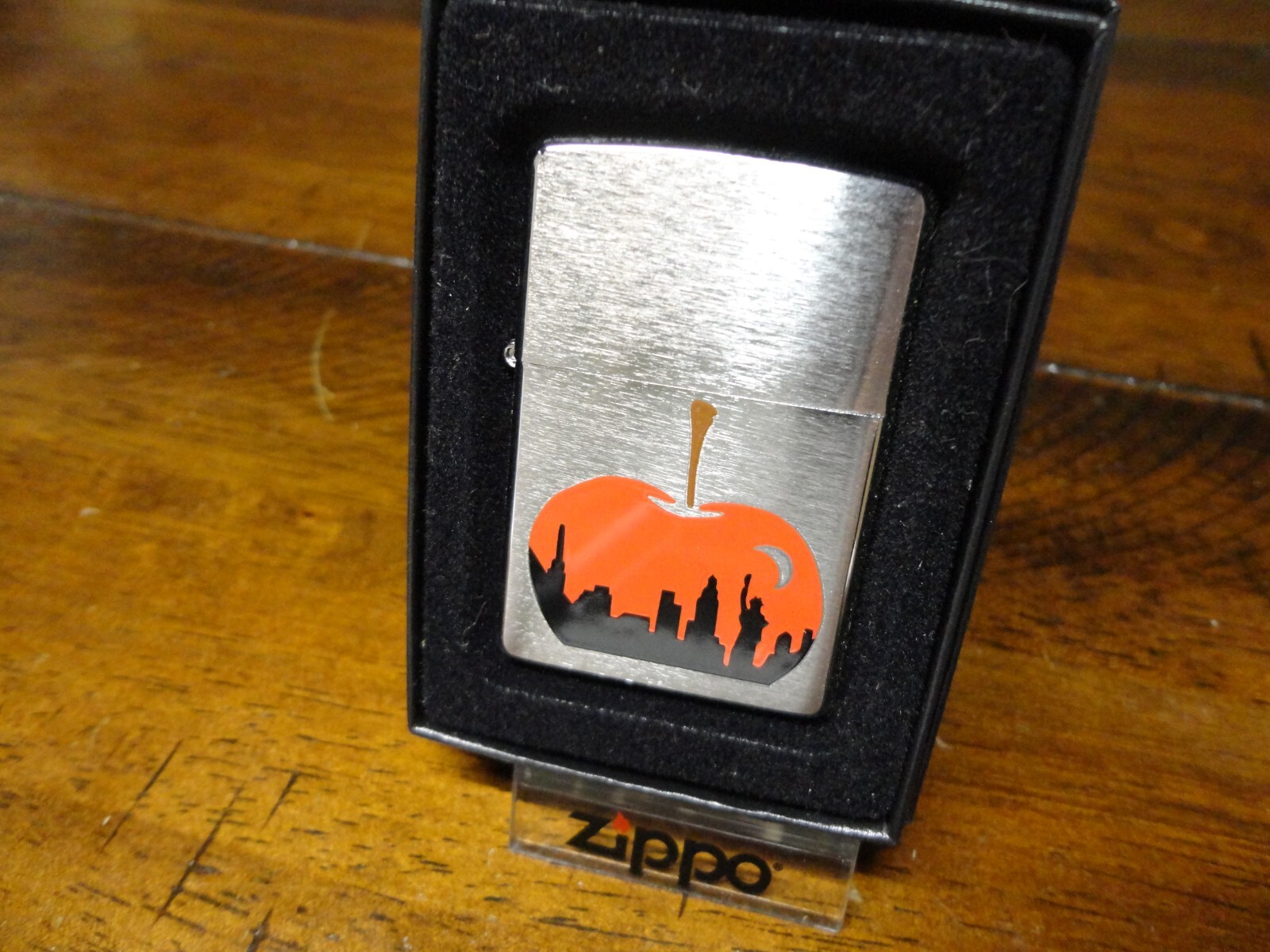 BIG APPLE NYC ZIPPO LIGHTER MINT IN BOX 2008