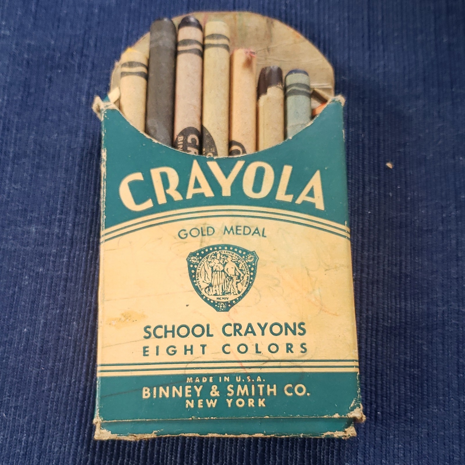 Vintage 1940s/50s Crayola No. 8 Gold Medal Crayon Set – Rare Logo Variation