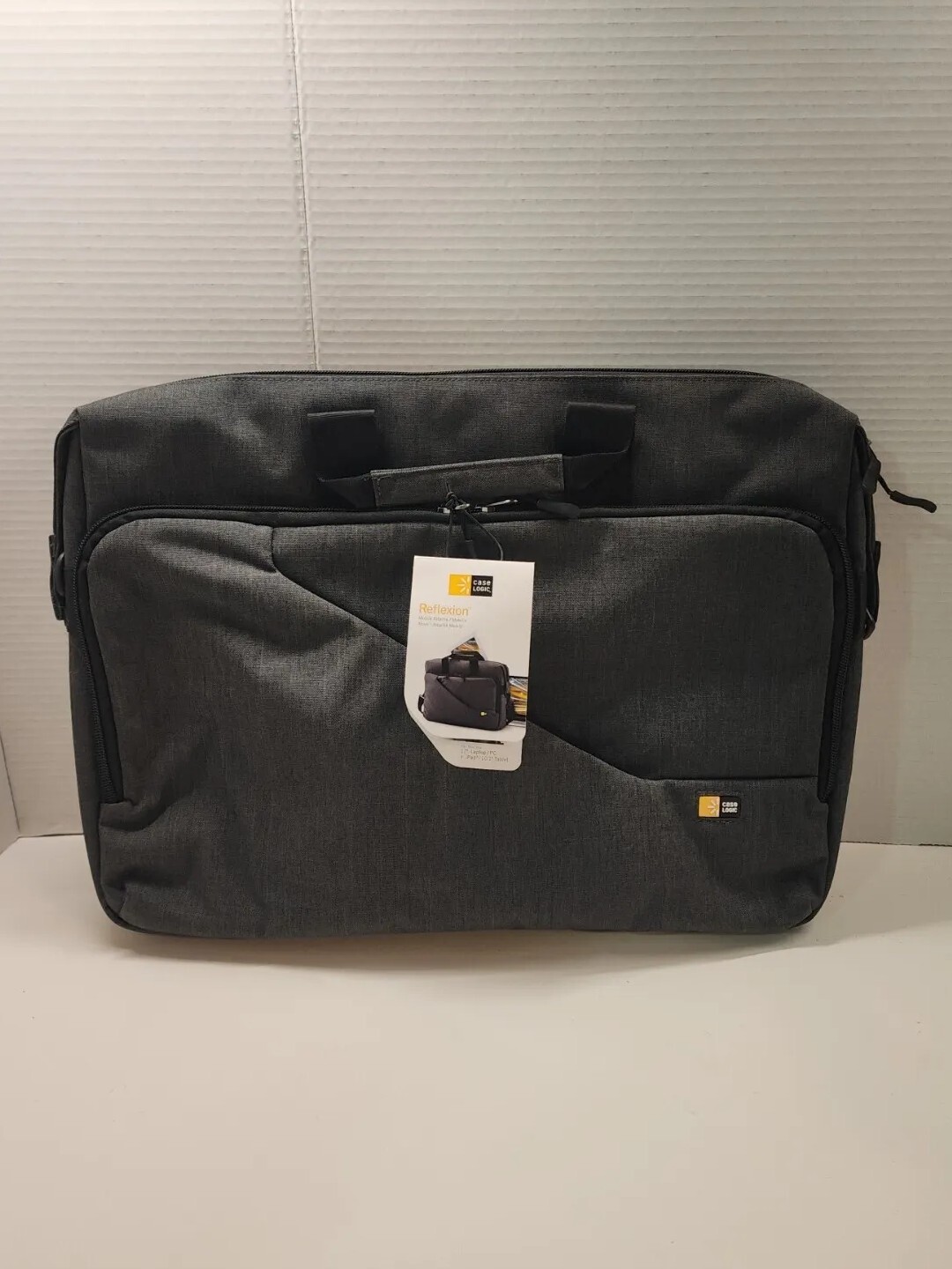Case Logic 17" laptop & tablet Black Case With Shoulder Strap