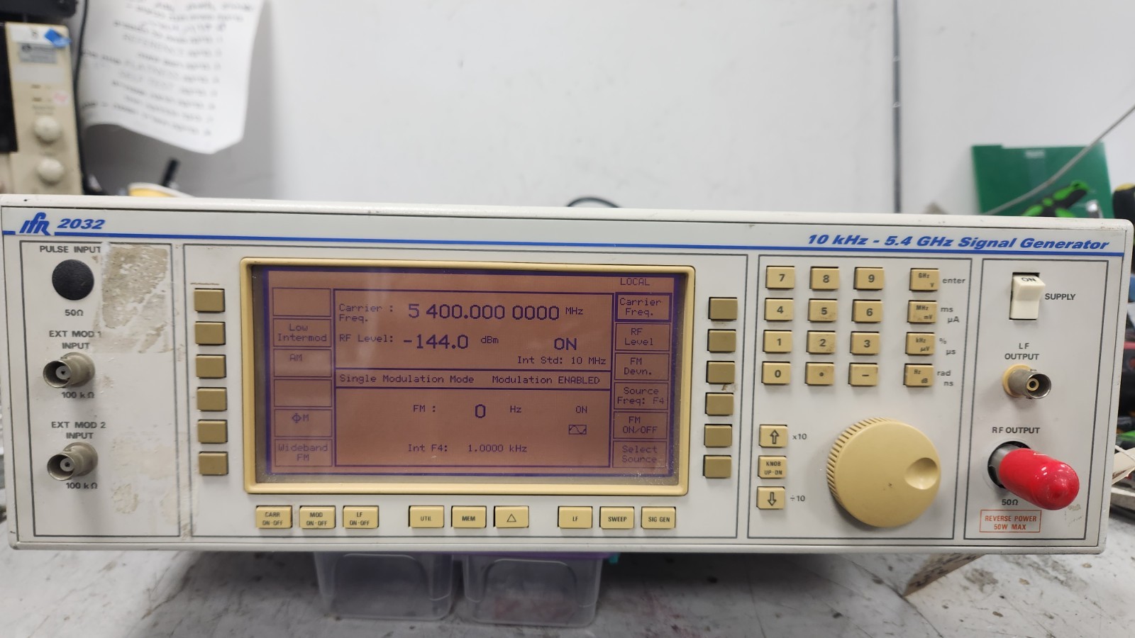 IFR 2032 10KHz to 5.4GHz Signal Generator   Fully Tested