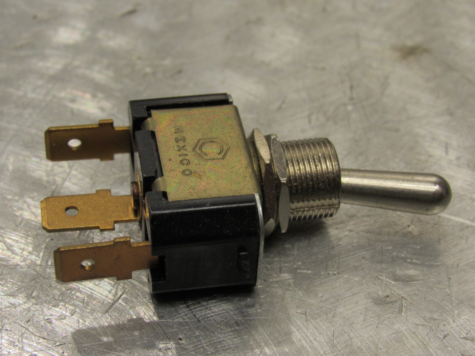Double-Pole/Single-Throw Toggle Switch On-on on-off 12-24V Heavy-Duty DPST