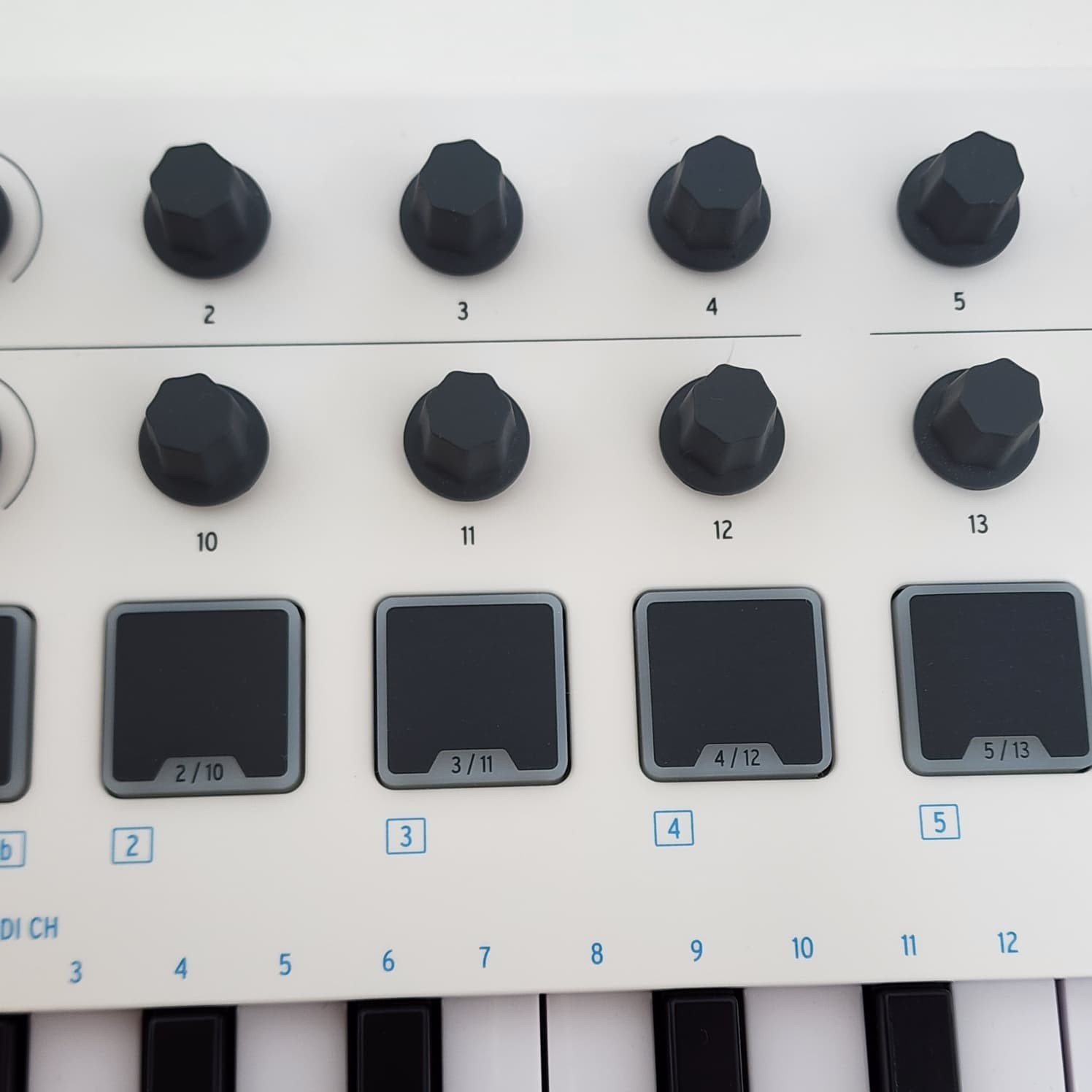 Arturia MiniLab MKII 25 Key Slim Keyboard Controller