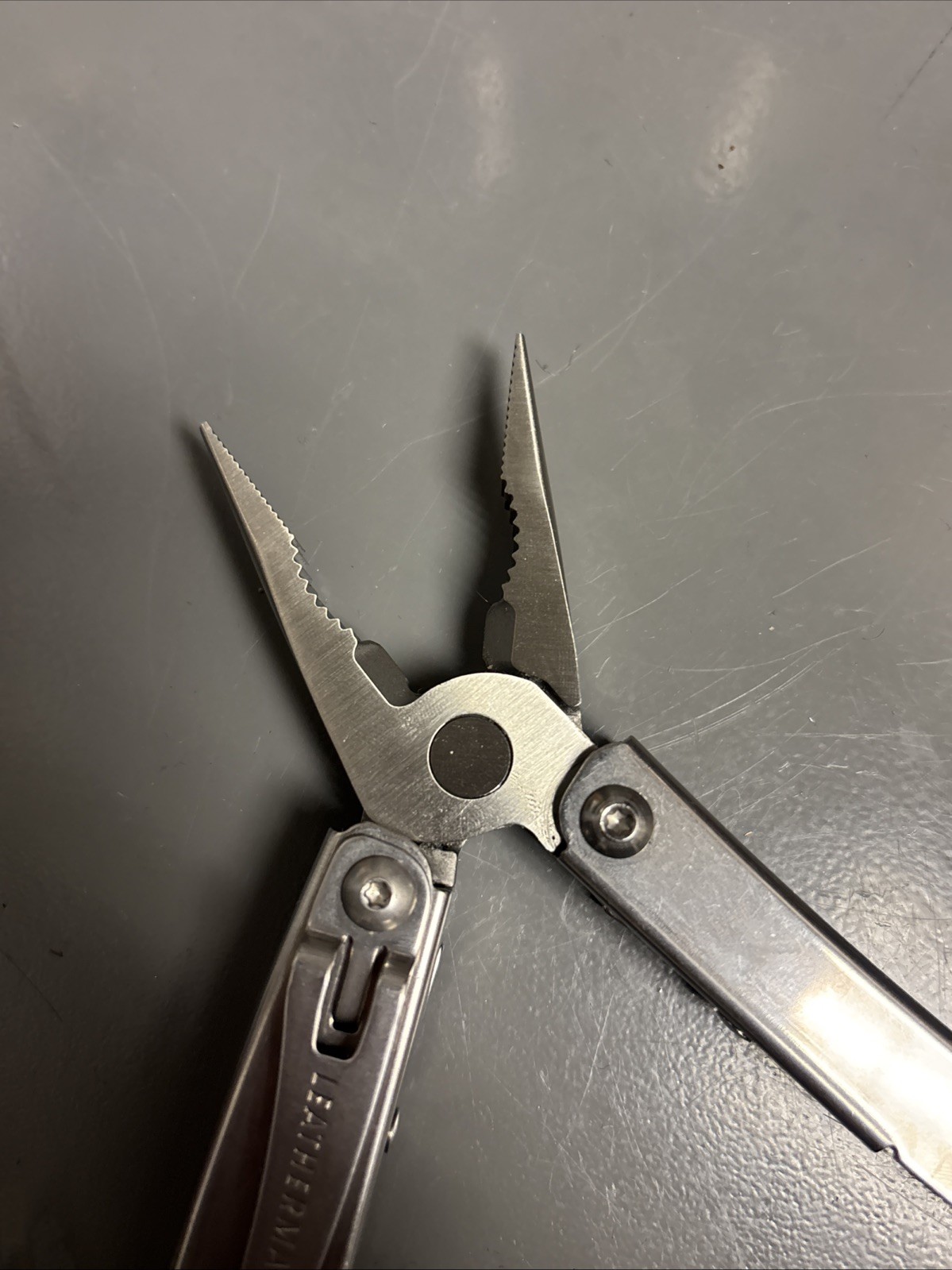 LEATHERMAN MULTI TOOL - WINGMAN
