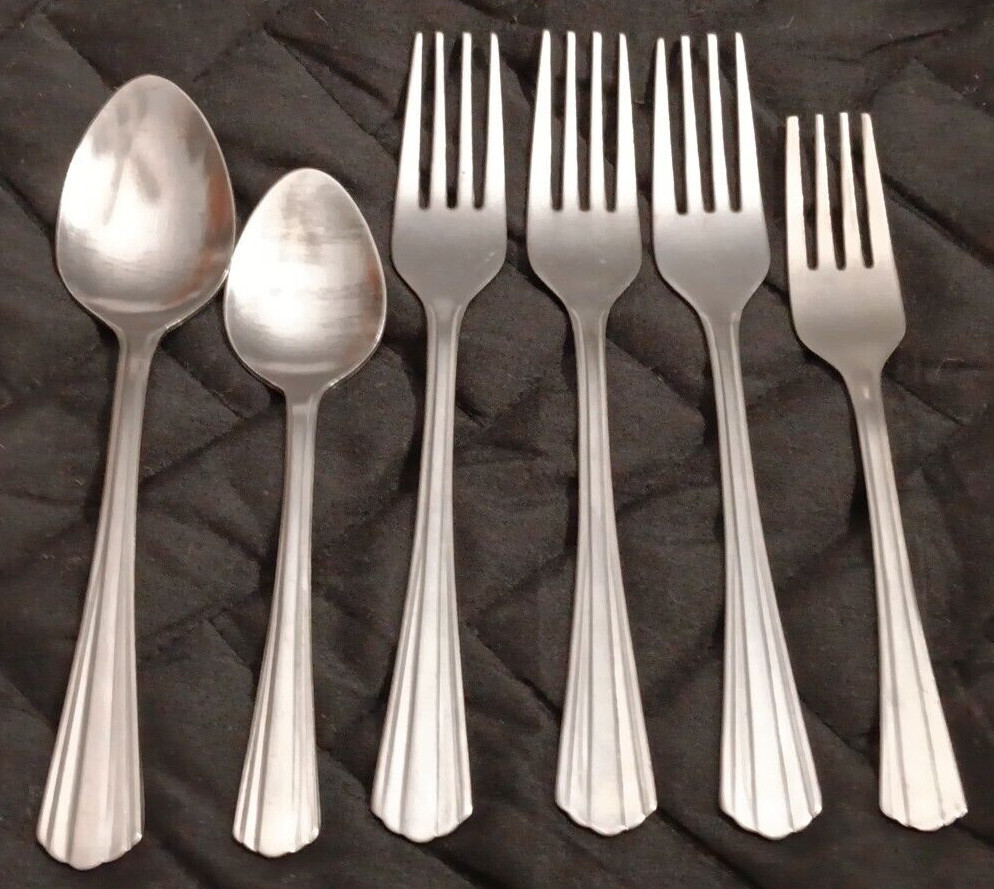 Lot Of 6 Royal Stainless China Lined Scalloped Tip Mixed Flatware Lot
