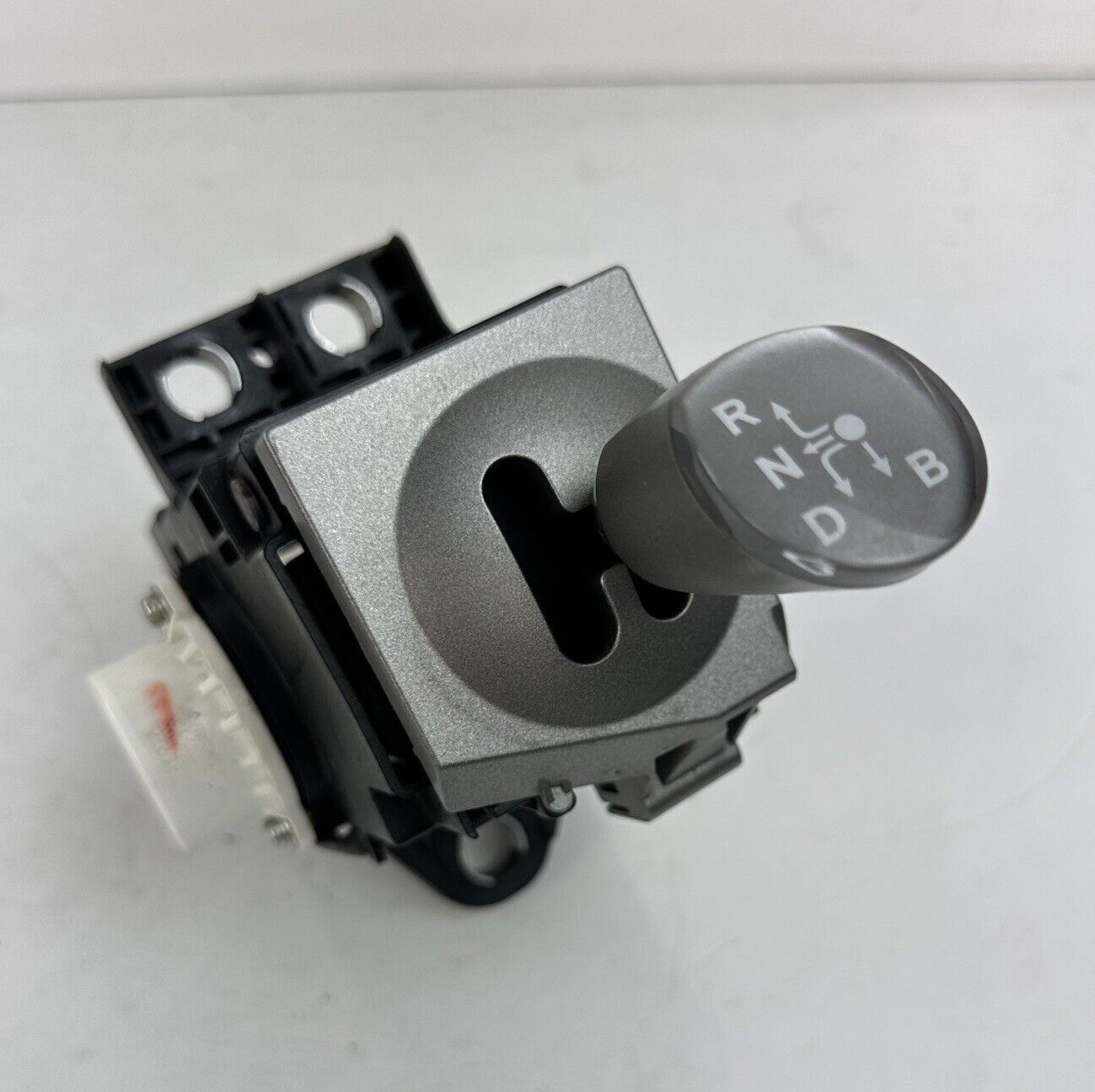 2004 05 - 2009 Toyota Prius Automatic Transmission  Shifter Floor Gear Shift OEM