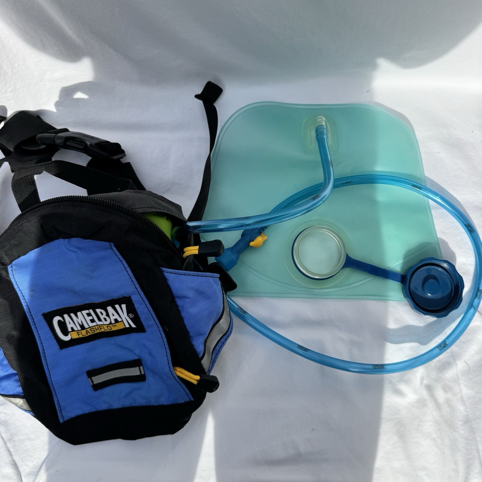 CamelBak Skeeter Hydration Backpack Pack + 1.5L Reservoir Bladder BLACK BLUE