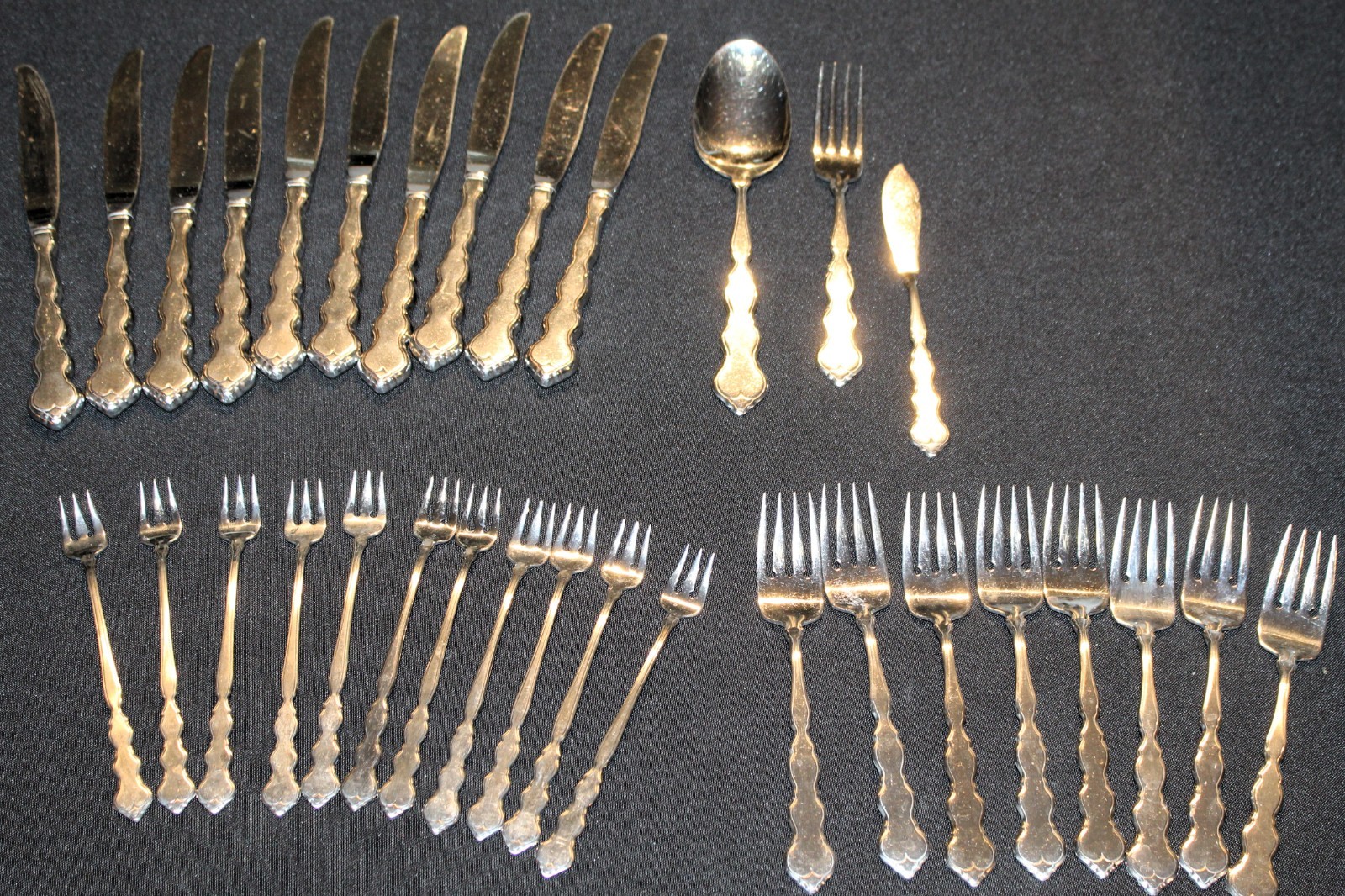 Oneida Valerie 32 Piece Silverplate Flatware Set
