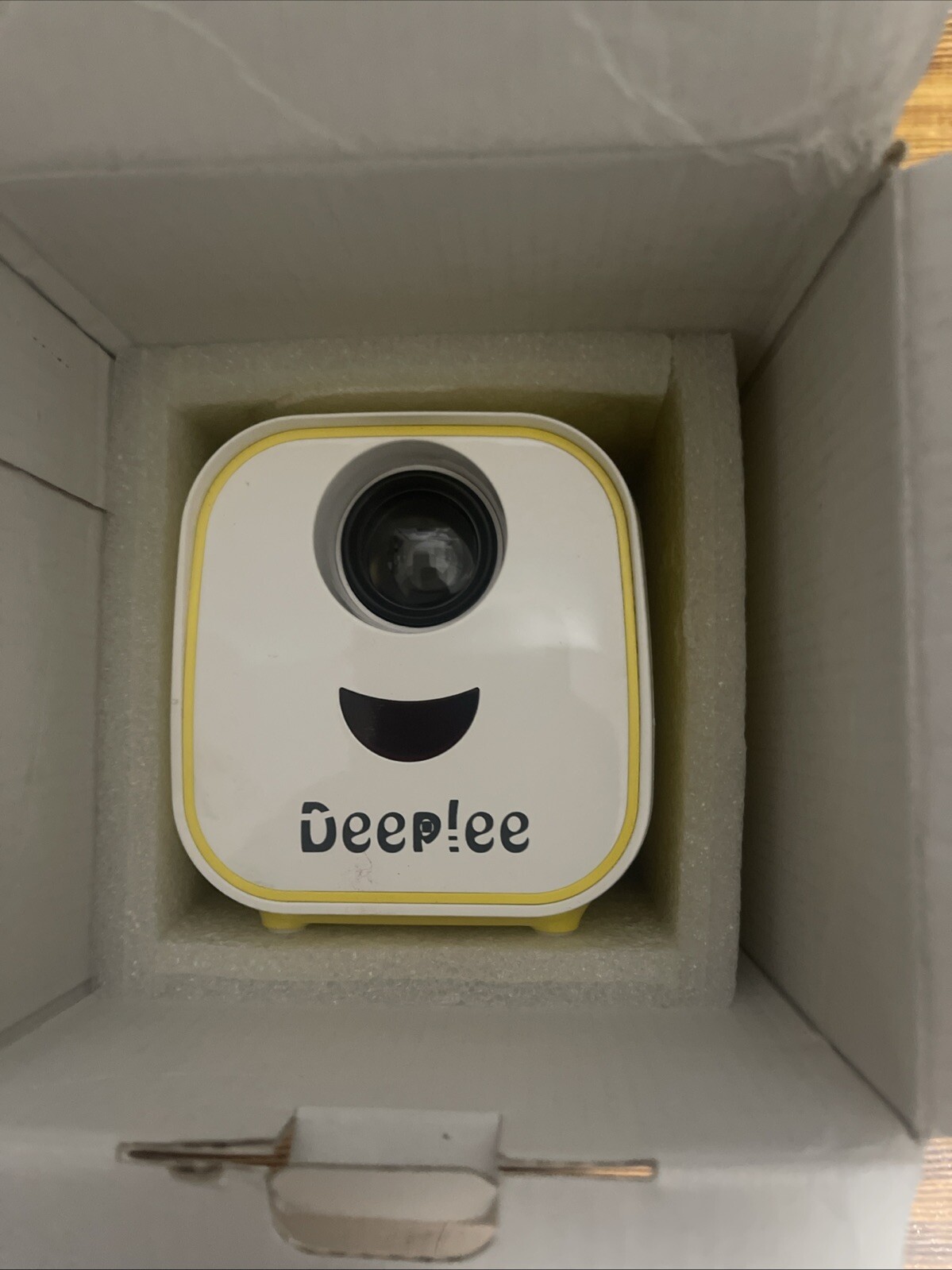 DeepLee L1 Portable Projector for Kids LED LCD Video Projector for Home Theat...