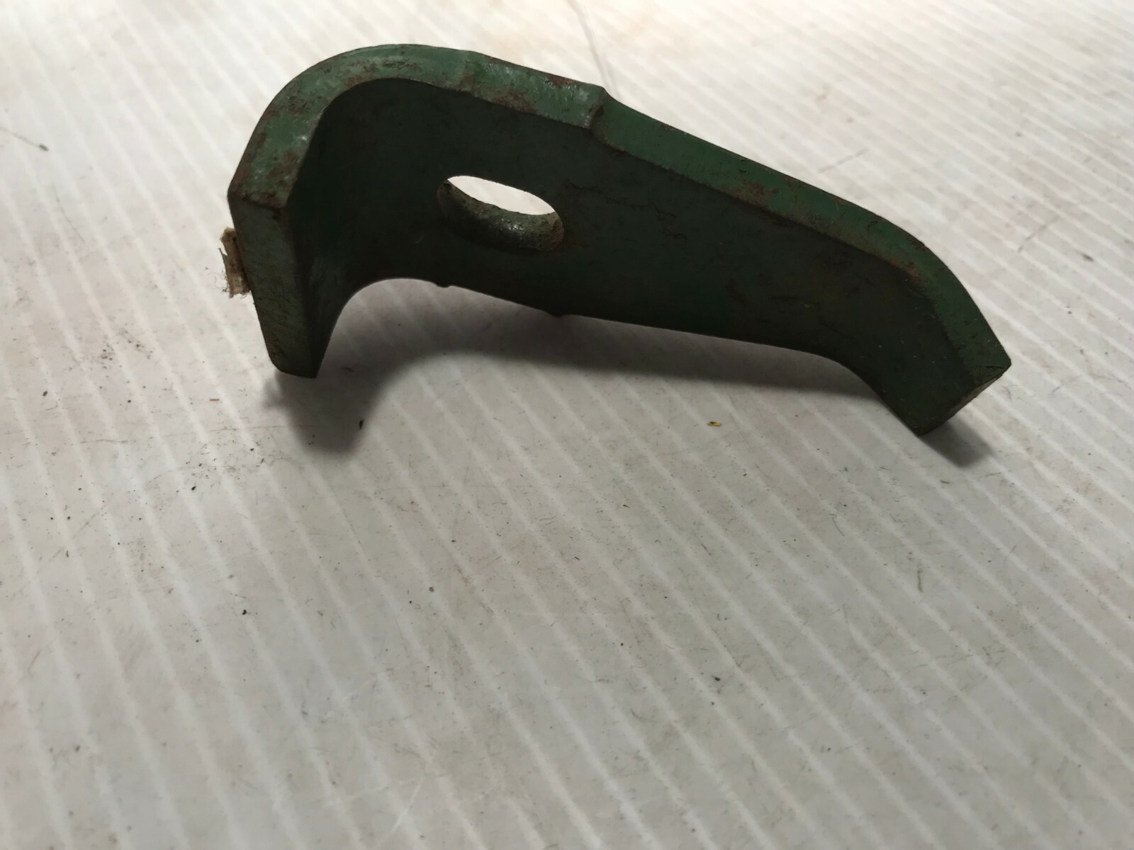 E59005 GENUINE JOHN DEERE Original Equipment CLIP