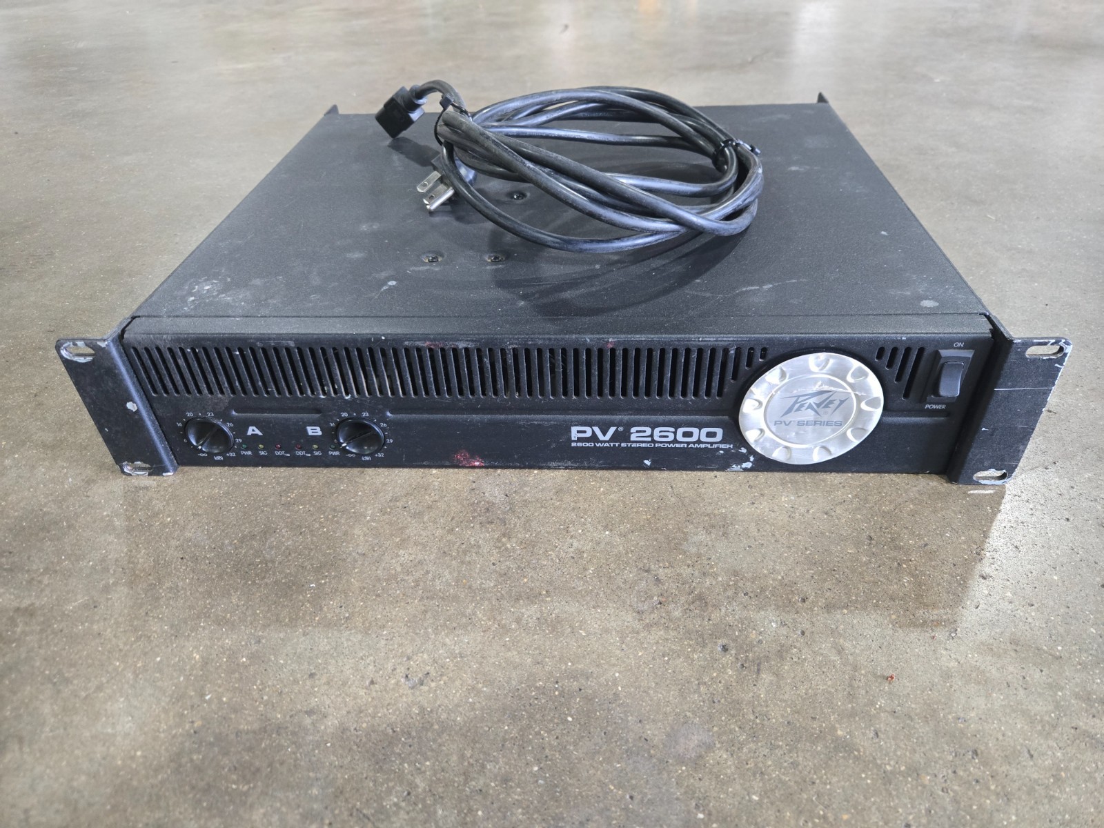 Peavey PV 2600 AMP 2,600-WATT PEAVEY PV-2600 STEREO POWER AMP