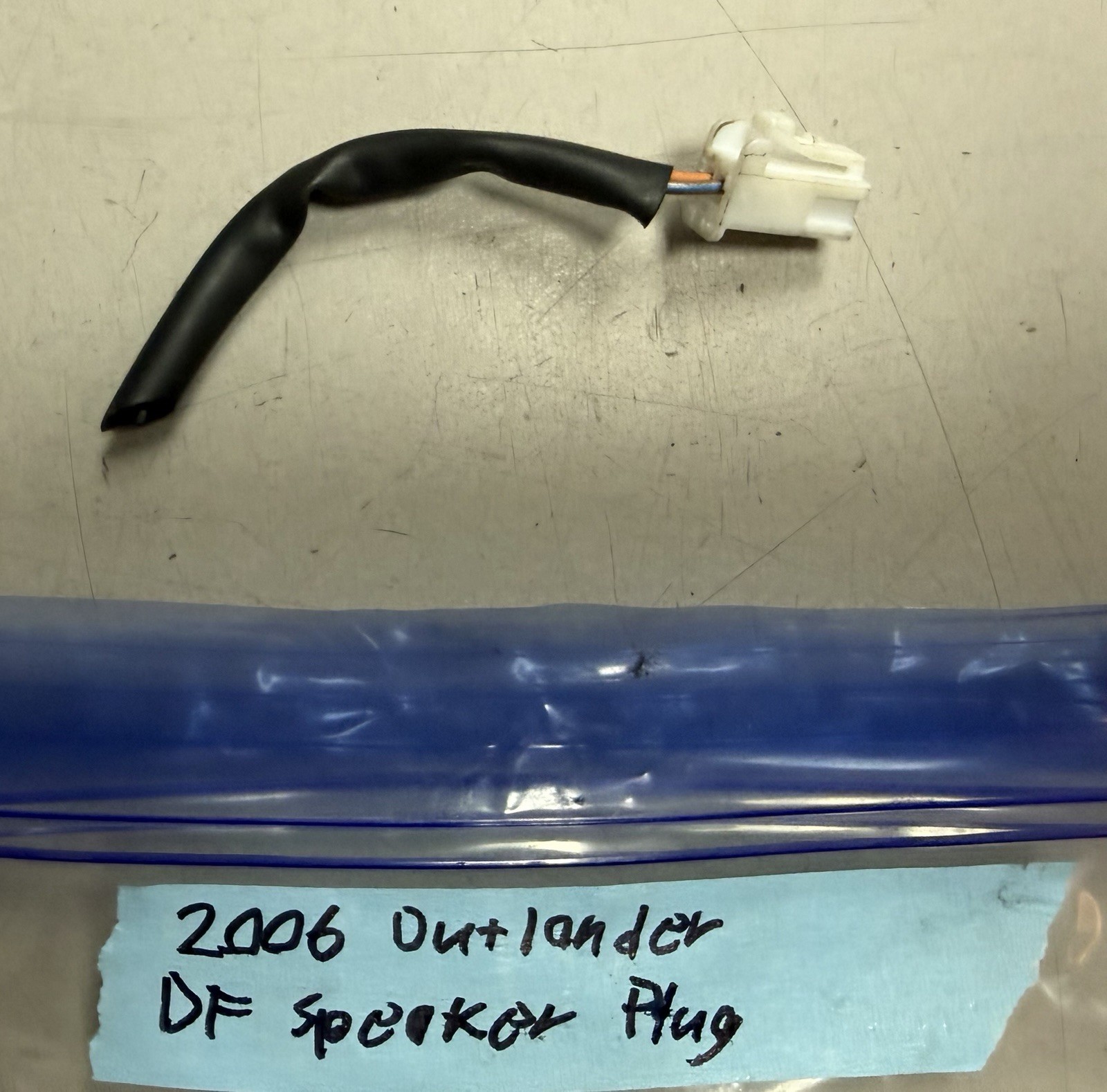 2006 Mitsubishi Outlander Driver Front Door Speaker Plug