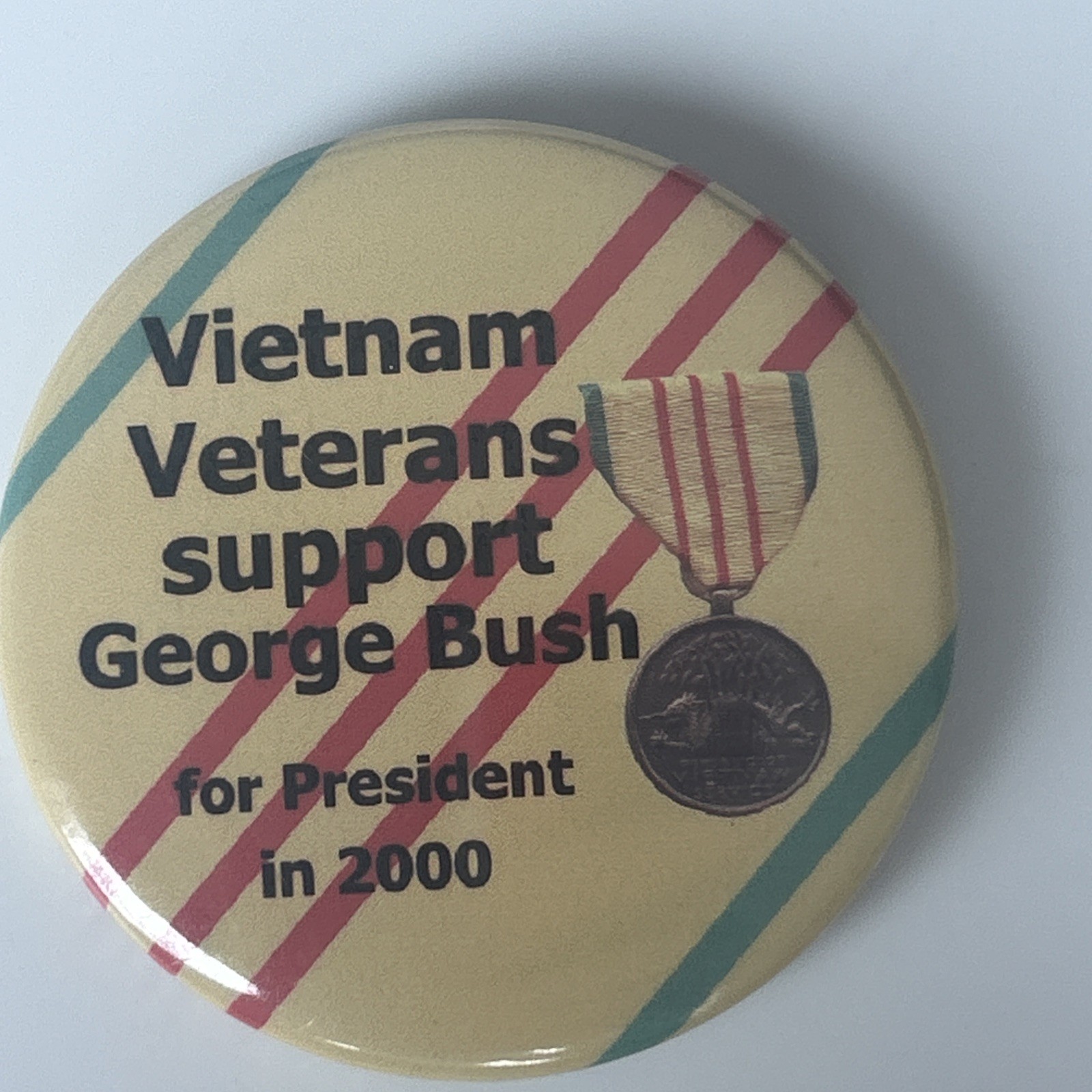 Vietnam Veterans Support George Bush For President 2000  2 1/4” pinback button p