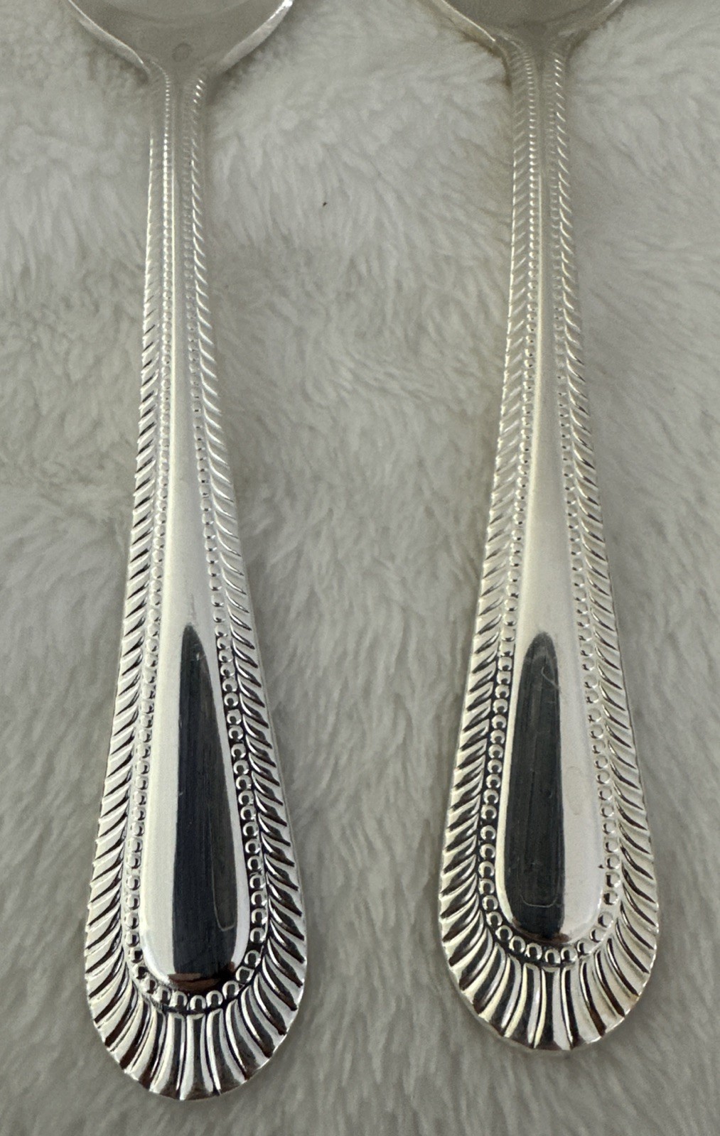 2 WALLACE Wickham Deep Silverplate Dinner Spoon Tablespoon Flatware Fan Bead 7.5