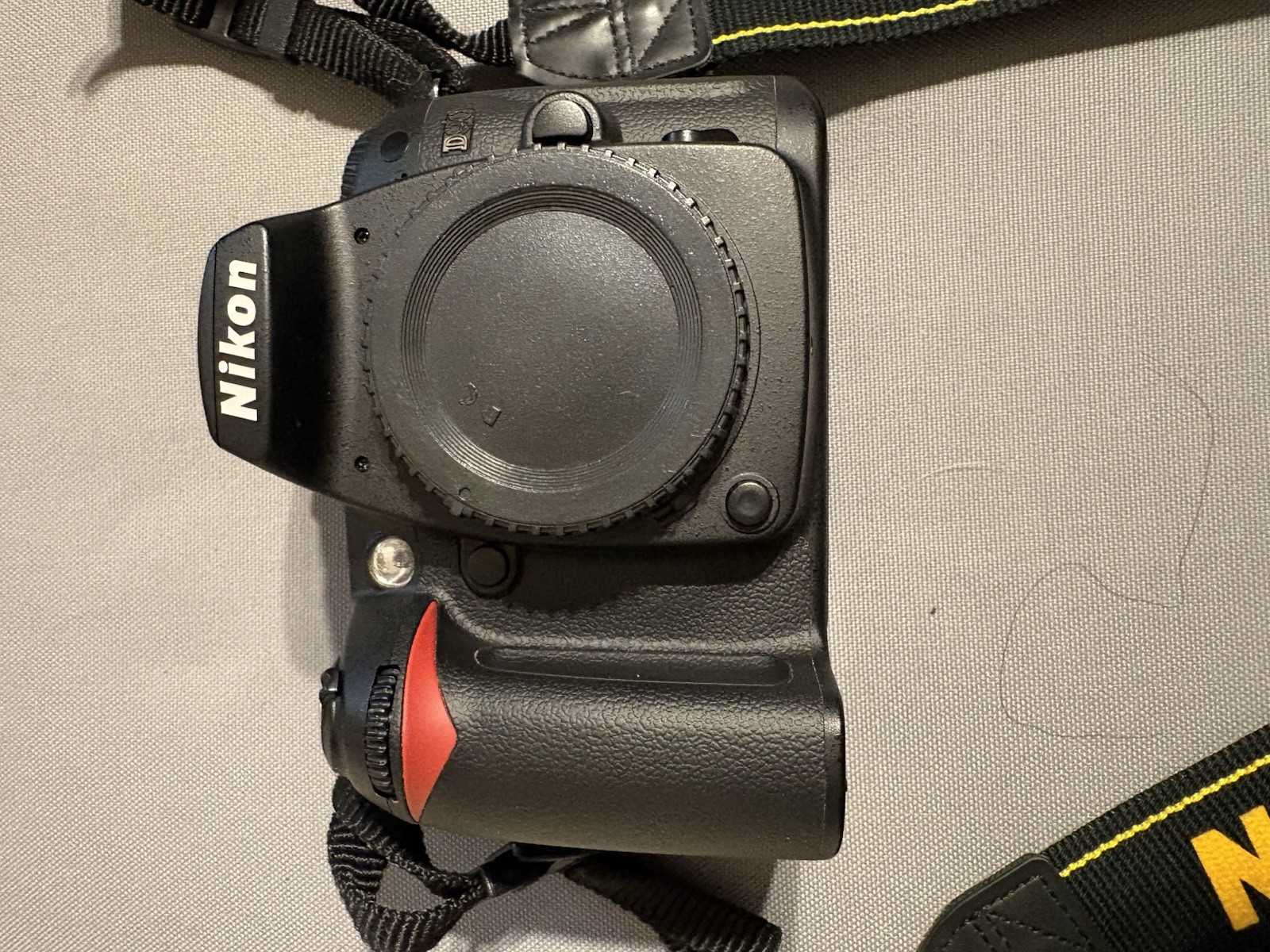 Nikon D90 DSLR Camera w/ AF-S DX 18-55mm f/3.5-5.6G ED II Low shutter count 8700