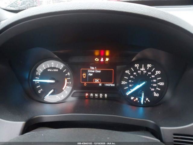 EXPLORER 2018 Glove Box 4995514