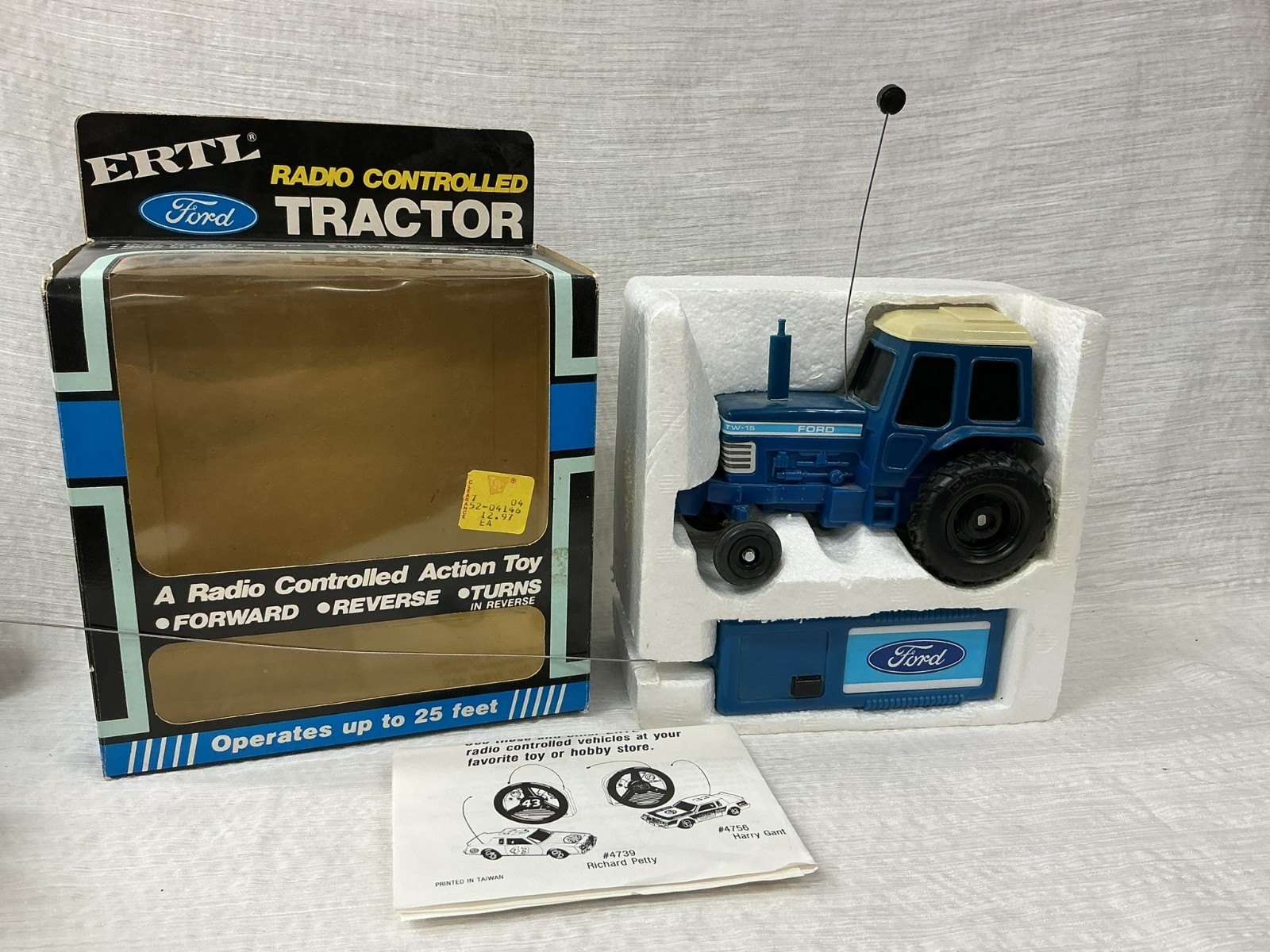 ERTL FORD TW-15 RADIO CONTROLLED TRACTOR # 4789 Excellent!! LNIB