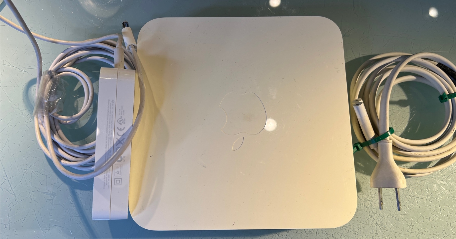 Apple AirPort Extreme Base Station Wireless Router A1354 with Power Supply