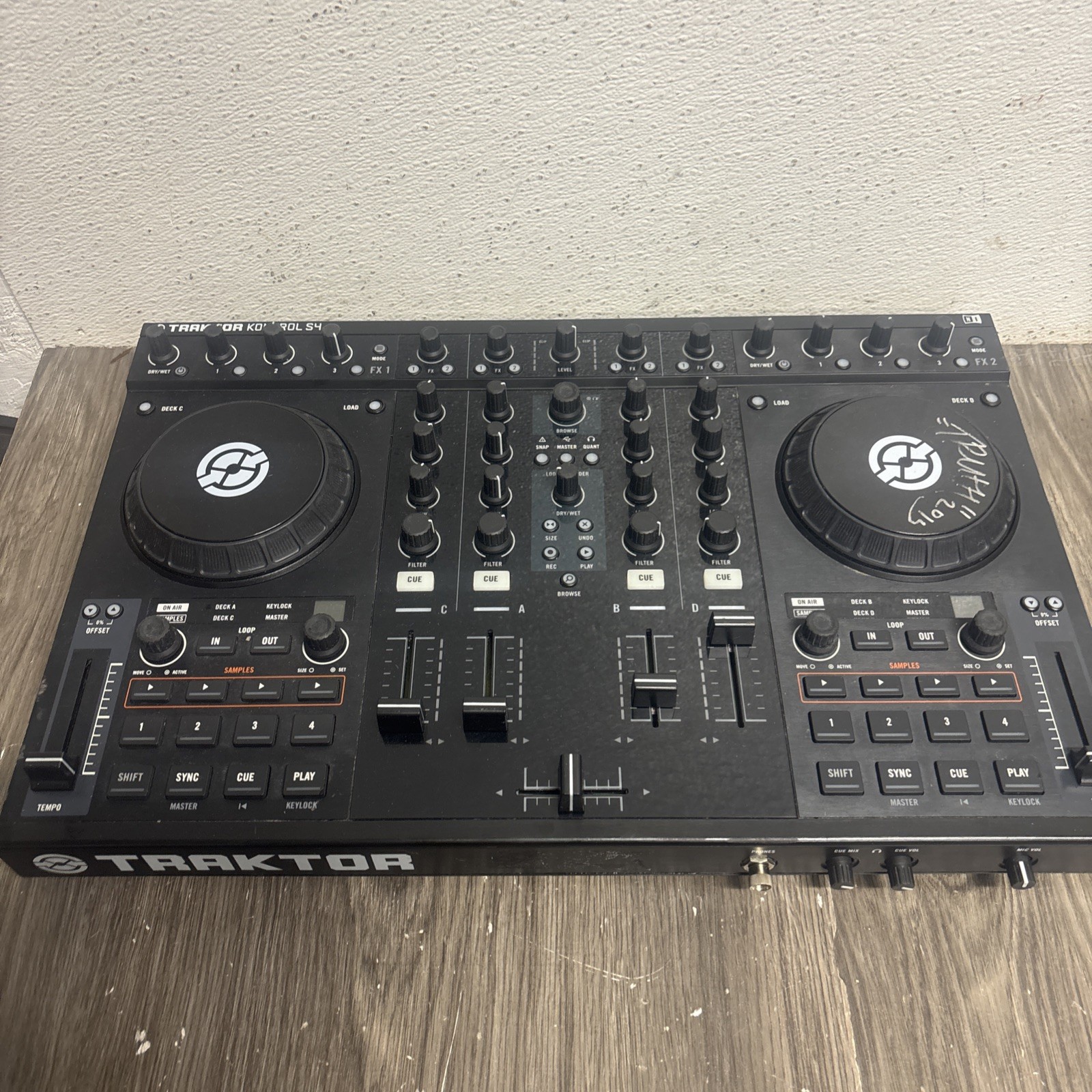 Native Instruments Traktor Kontrol S4 MK1 DJ Controller Midi Turntable #2K3