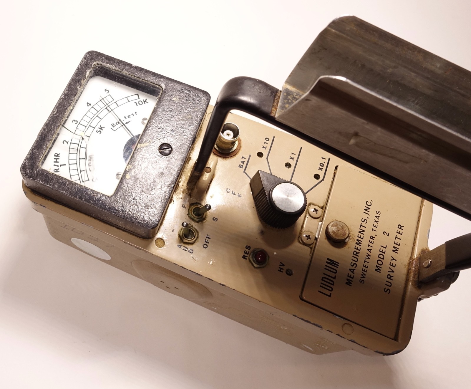 Ludlum Measurements Model 2 Geiger Survey Meter; Fully Functional, Cracked Glass