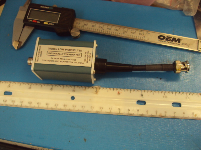Q  1-PCS LOT Tektronix 015‑0352‑00 250 Khz, 3v BNC M-F Low-Pass Filter