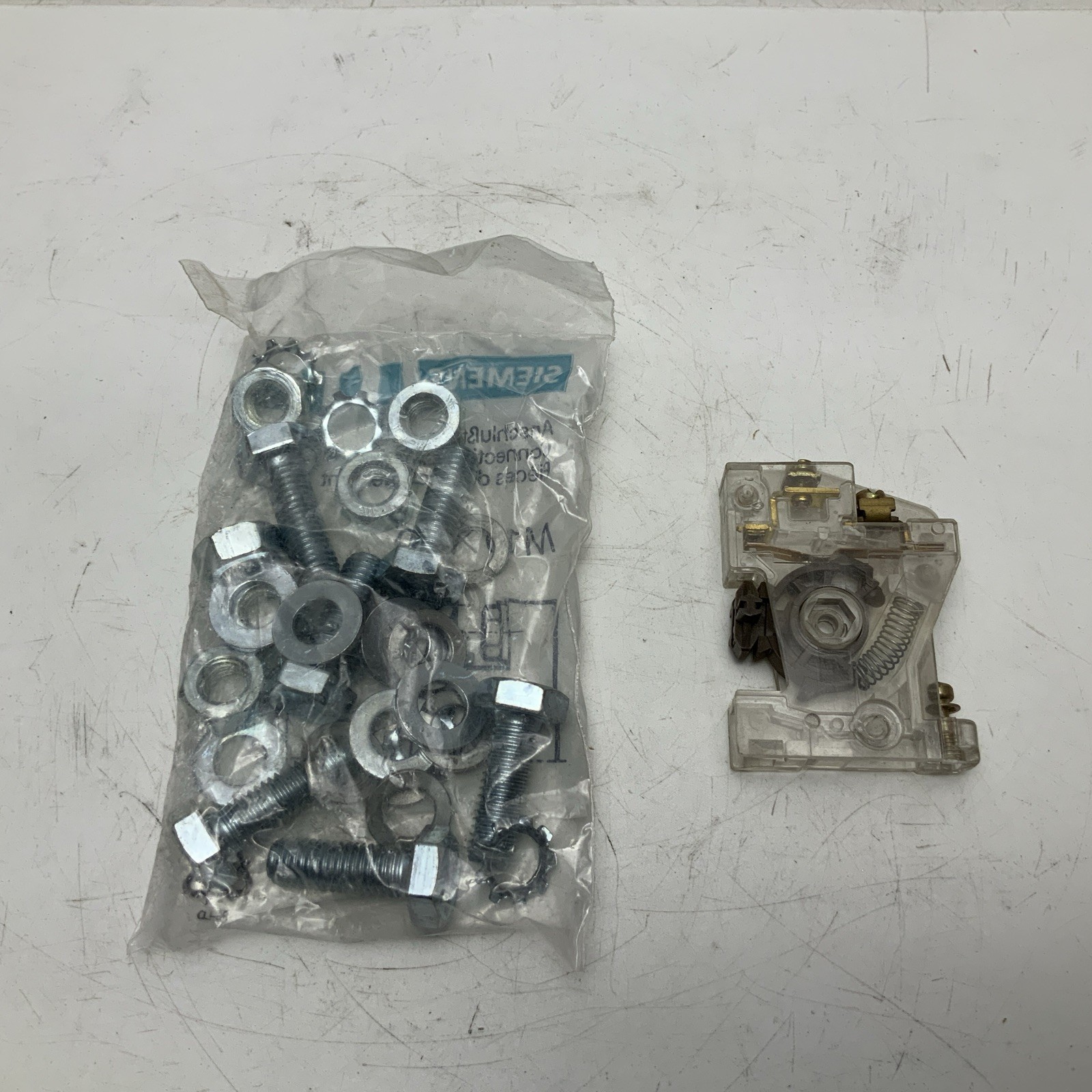 NEW SIEMENS 3RB2066-2MC2 SOLID STATE RELAY