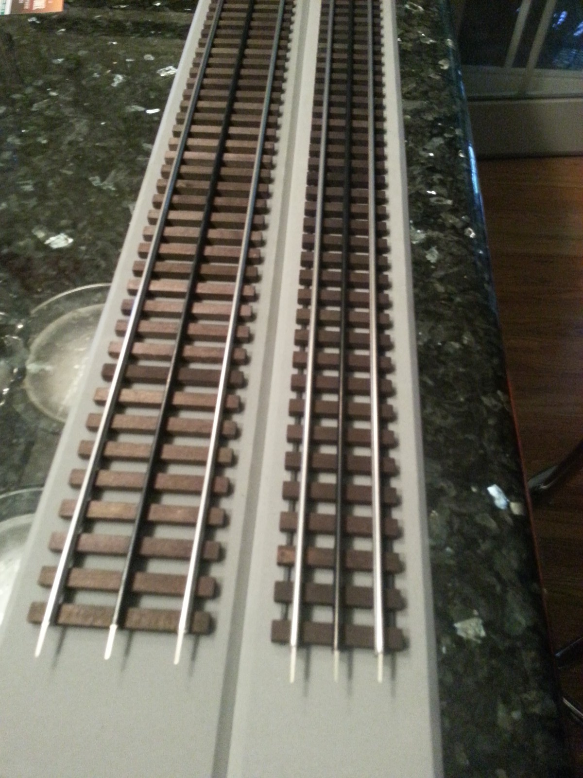 *5pcs (30') Lionel Atlas "O"  Scale Gray Sound Foam Track Roadbed (Free Sample)