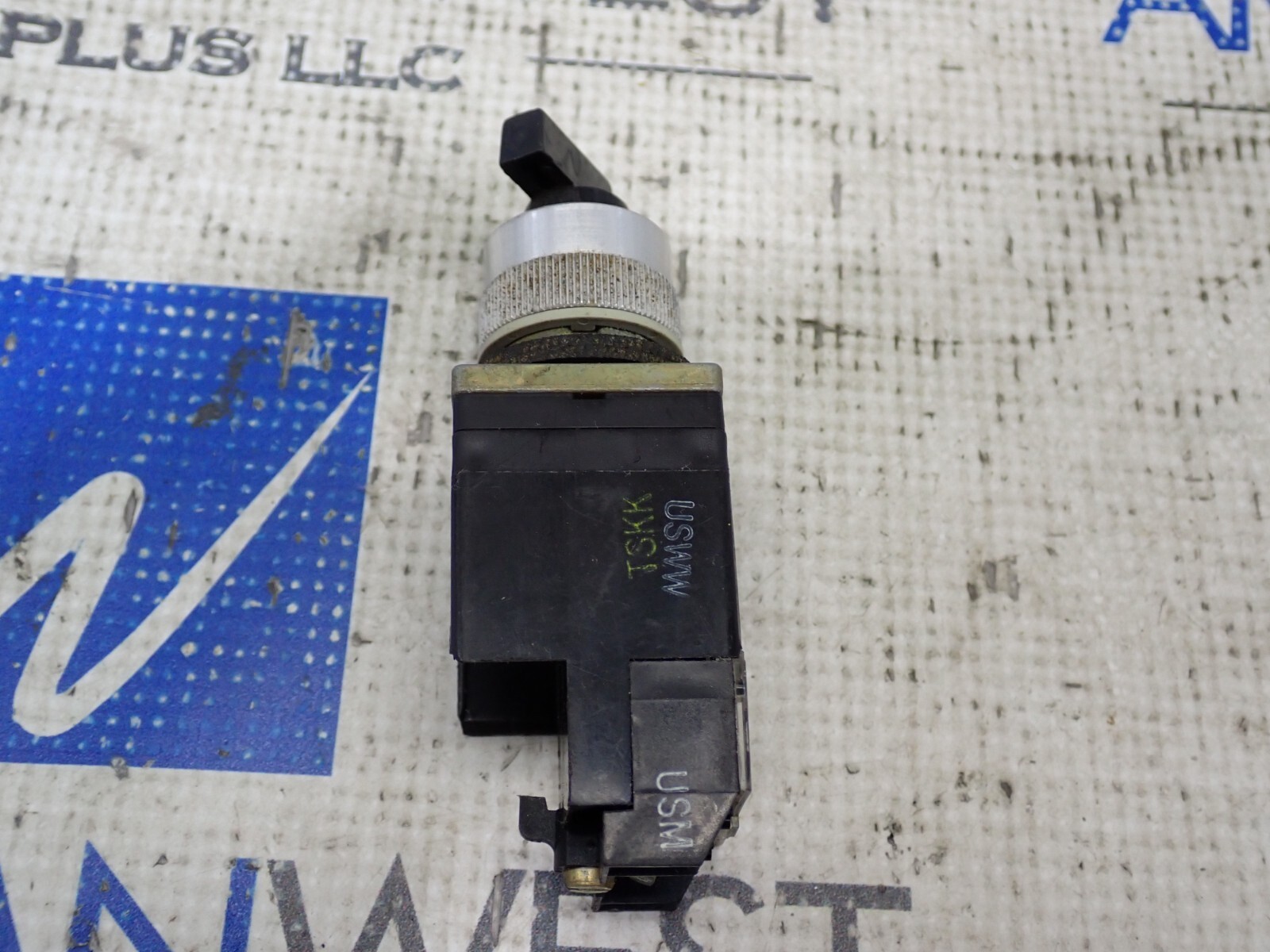 Allen Bradley 800MR-HX2B 2 Position Maintain Selector Switch