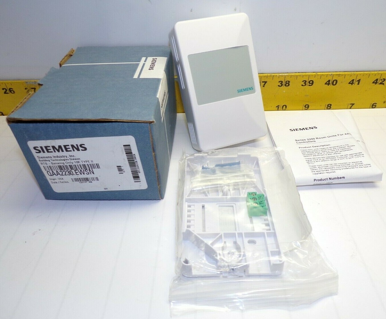 NEW SIEMENS ROOM TEMPERATURE SENSOR 10K OHM 2 THERMSITOR  QAA2230.EWSN
