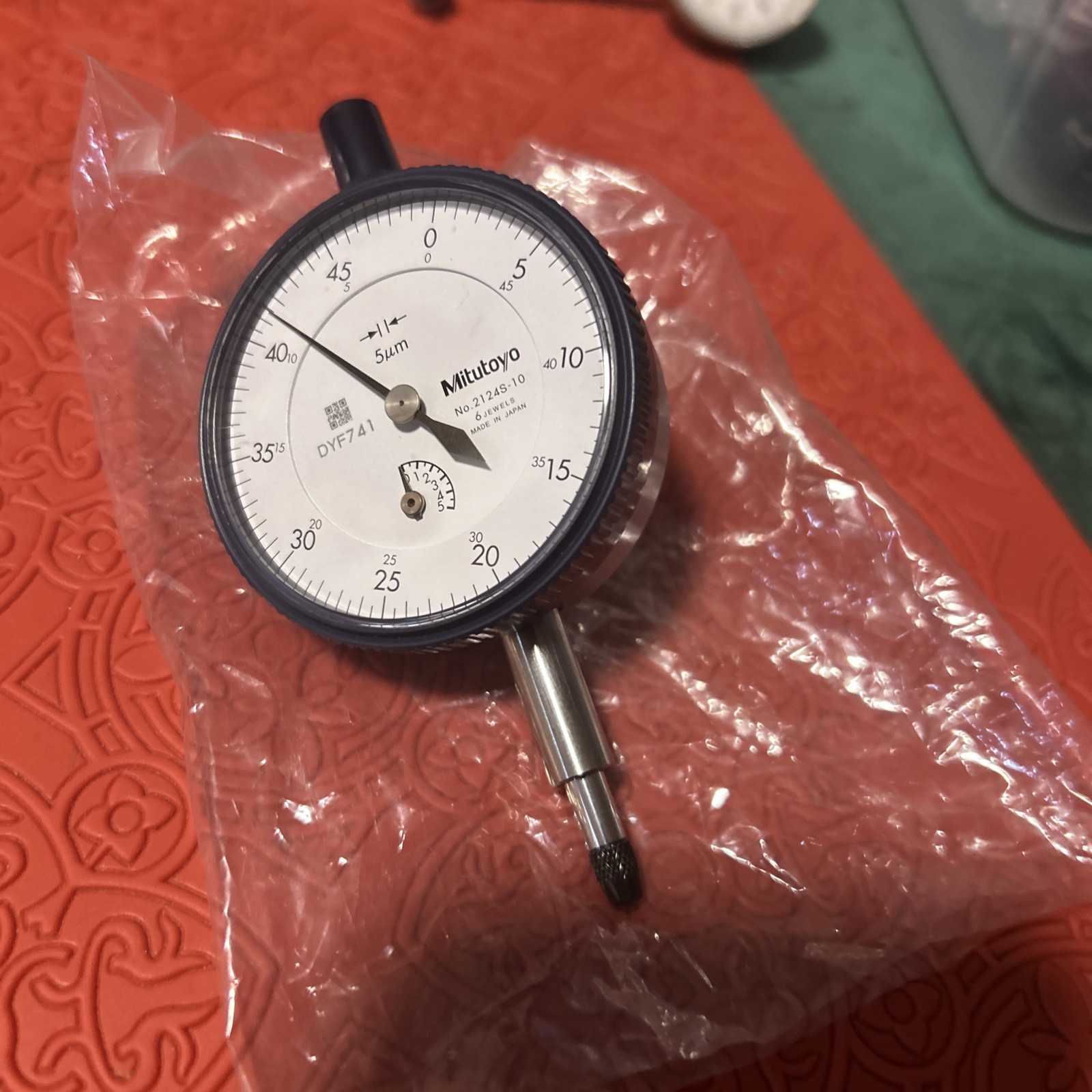 Mitutoyo 2124S-10 - Dial Indicator .0mm- 5mm, 8mm Stem, M2.5X0.45, Lug (SU38)