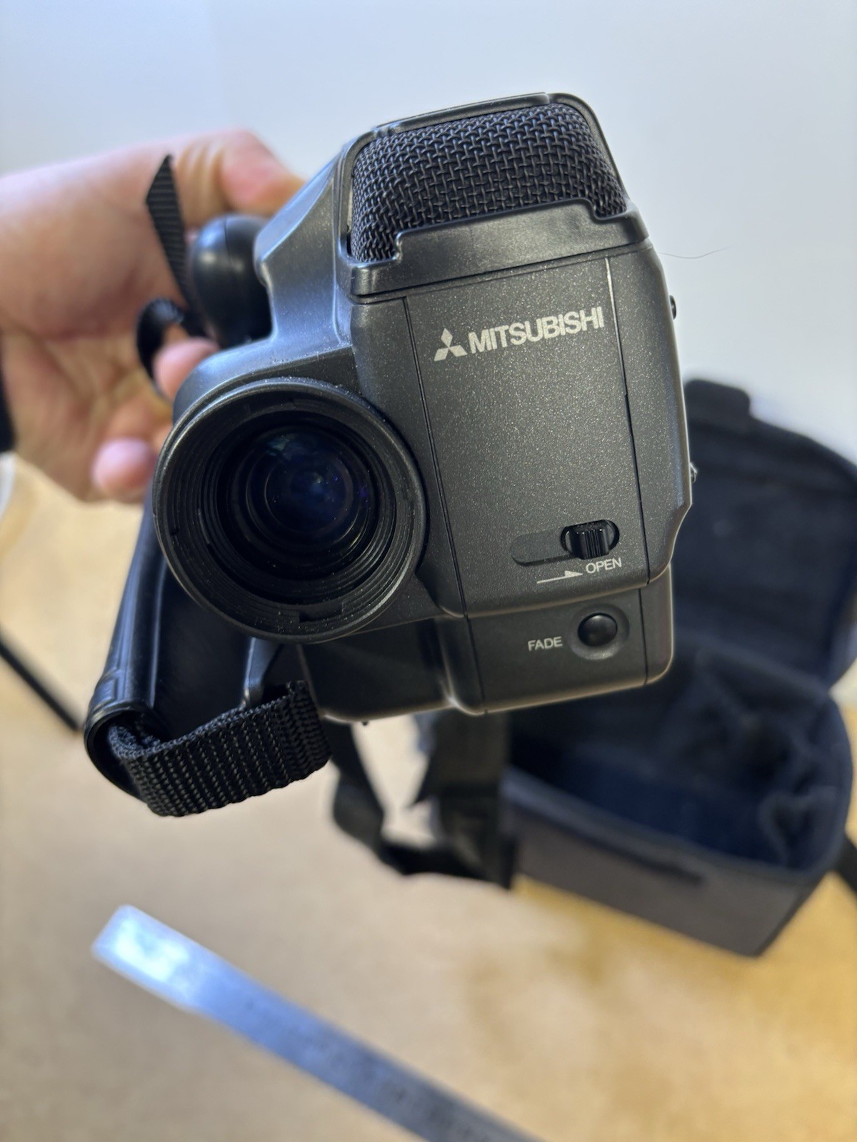 Mitsubishi HS-CX1 Video Movie Camera VHS-C PAL With case Untested