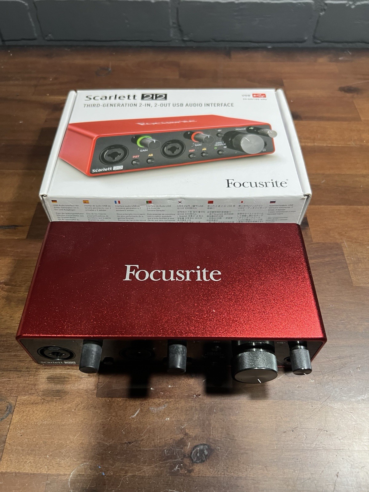 Focusrite Scarlett 2i2 (3rd Generation) USB Audio Interface