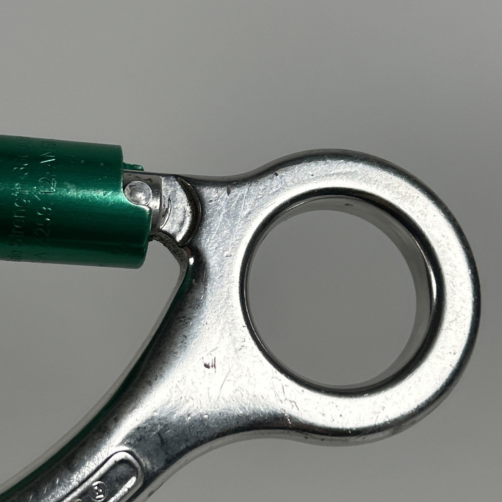 Captive Eye Locksafe Carabiner, Twistlock, Aluminum Gate Strength 3600lbs