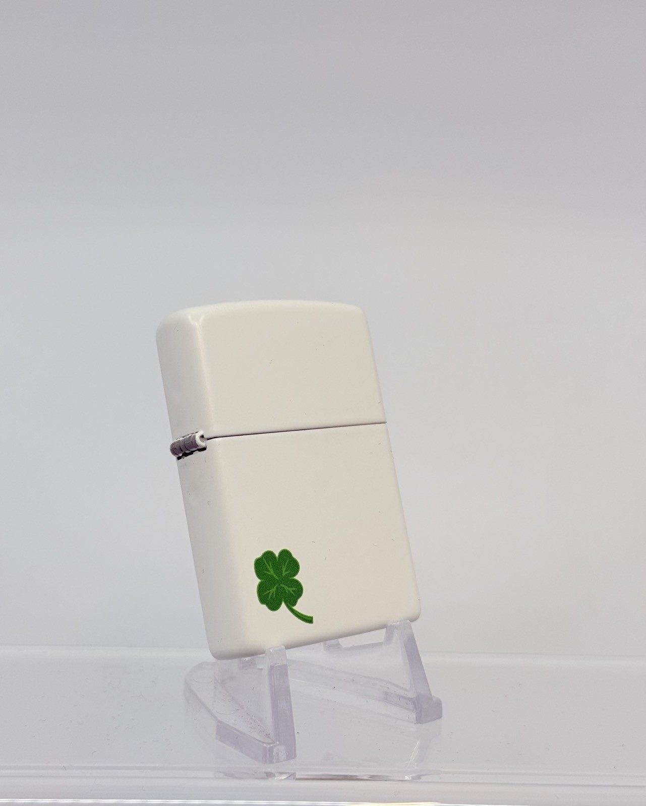 Genuine WHITE MATTE ZIPPO Lighter 214 LUCKY CLOVER BNIB