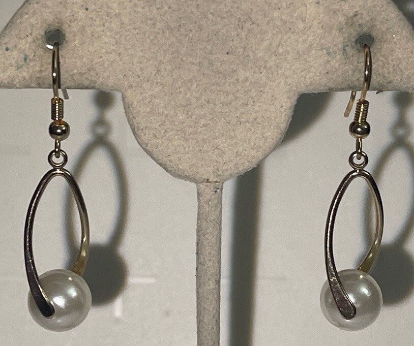 Vintage Silver Tone Hook  Pierced Earrings Jewelry TEH11-29
