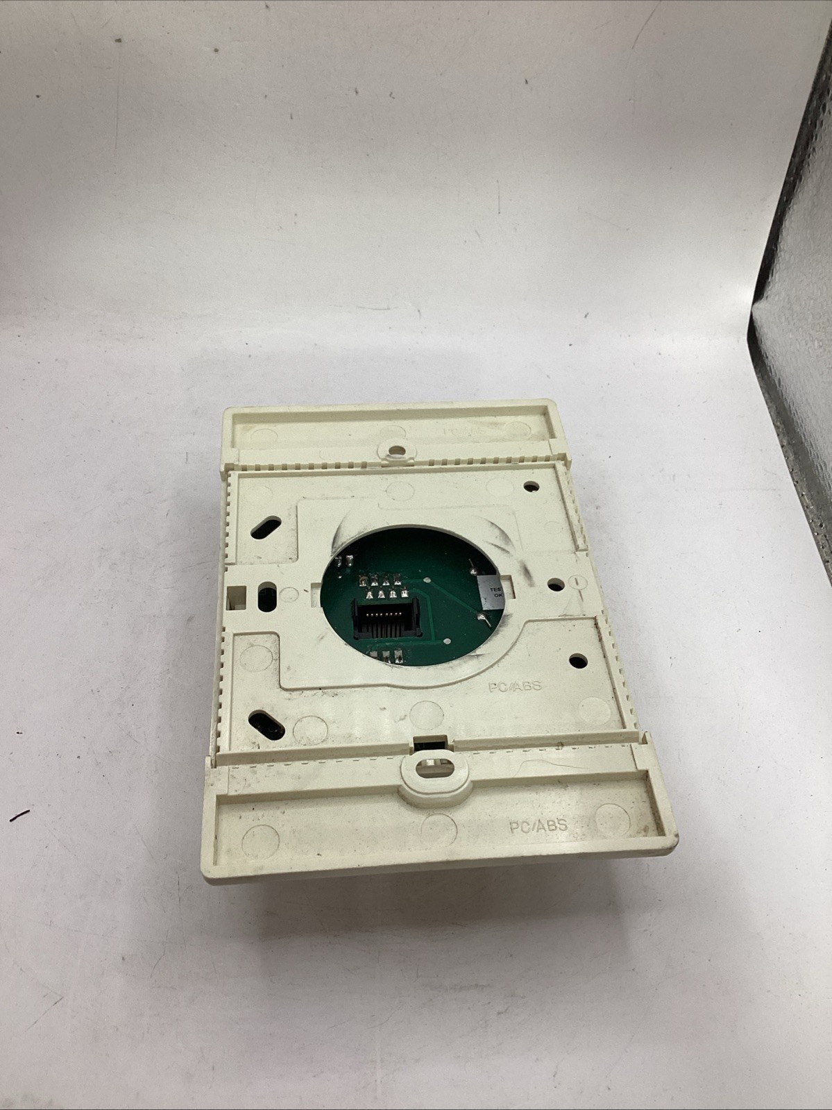 Used Johnson Controls Wall-Mount Temperature Sensor ​Controller TE-67NP-1N00