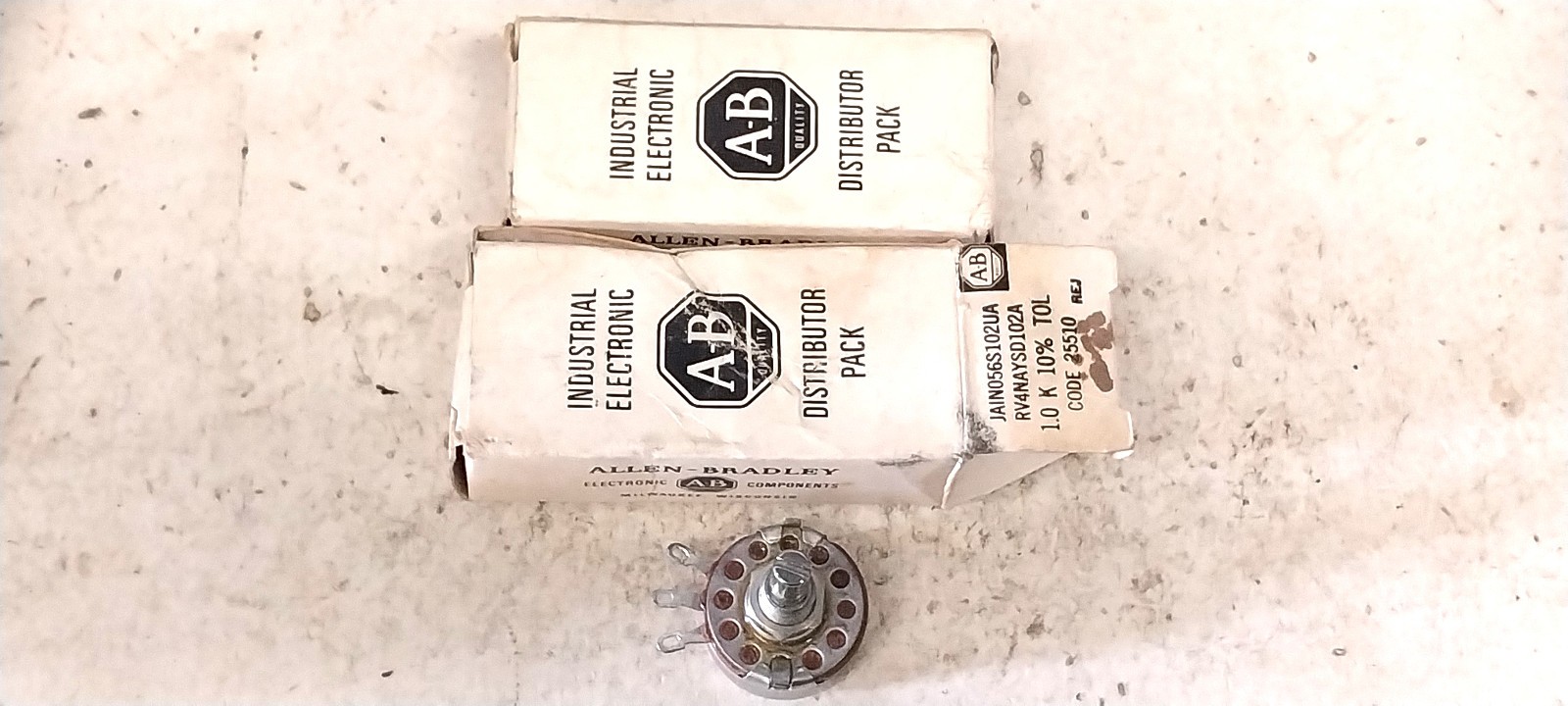 2 New Unused Classic Allen Bradley 1K Pot Potentiometer / Old Vintage Ham Radio