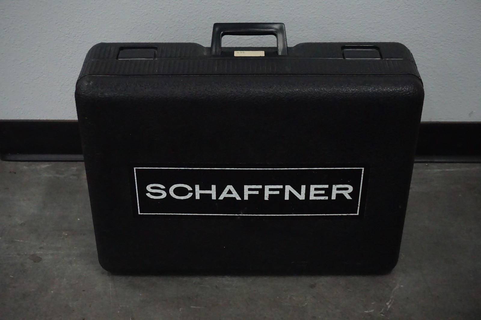 Schaffner NSG 432 Static Discharge Simulator ESD Gun EMC Test Kit in Case