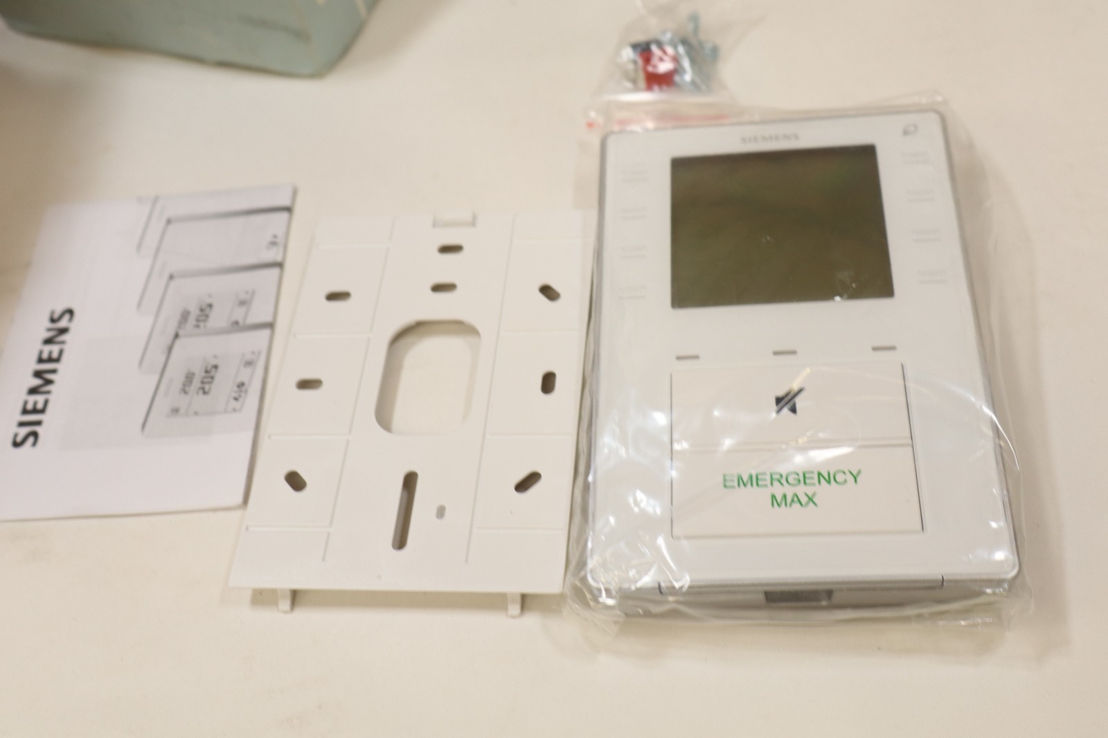 Siemens QMX3.P87-1WSC S55624-H111 Fume Hood Operator Operating Display Panel